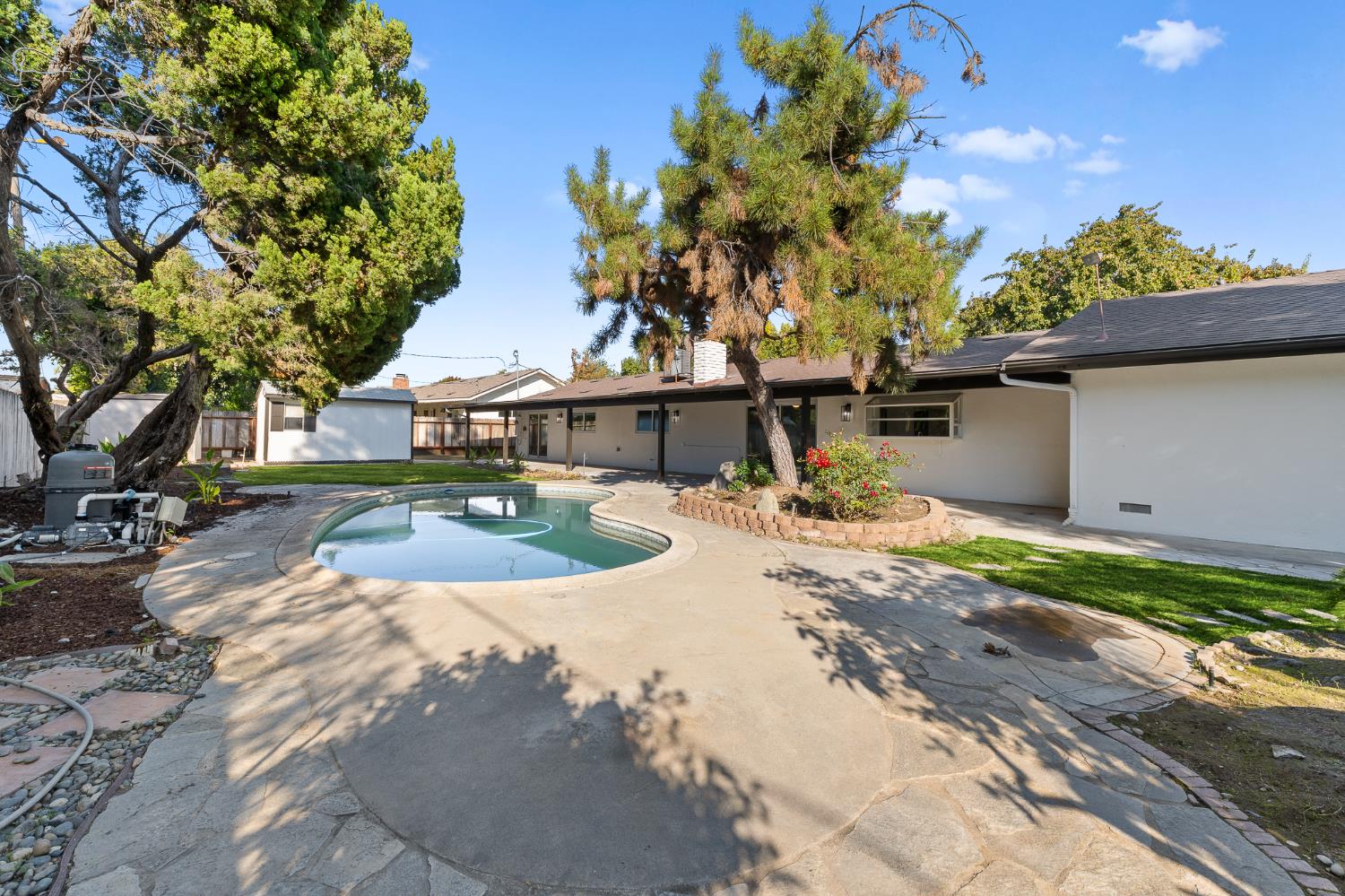 5657 N Colonial Ave, Fresno, CA 93704