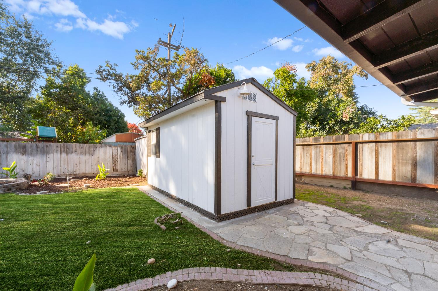 5657 N Colonial Ave, Fresno, CA 93704