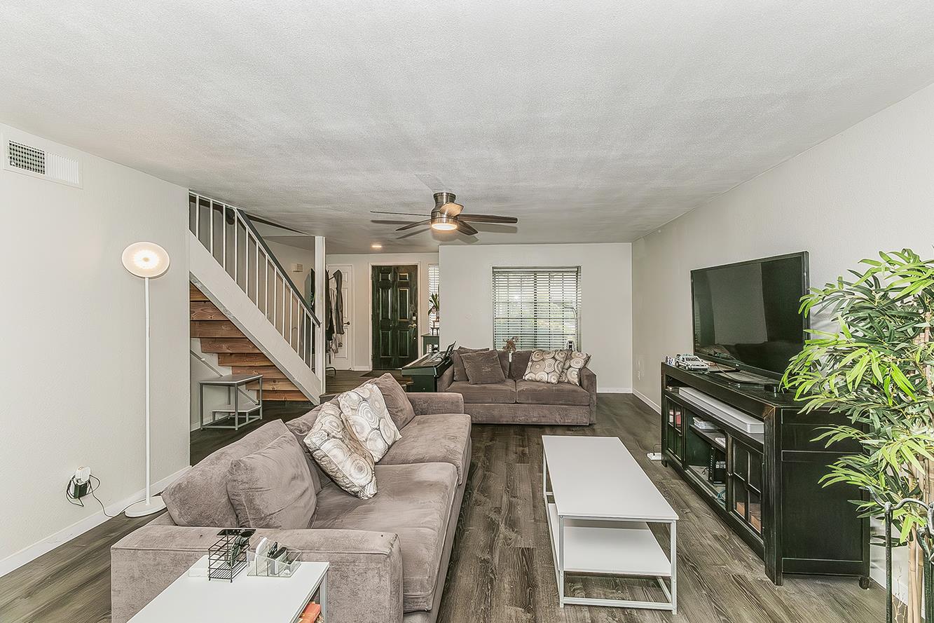 4727 E Alamos Ave #106A, Fresno, CA 93726