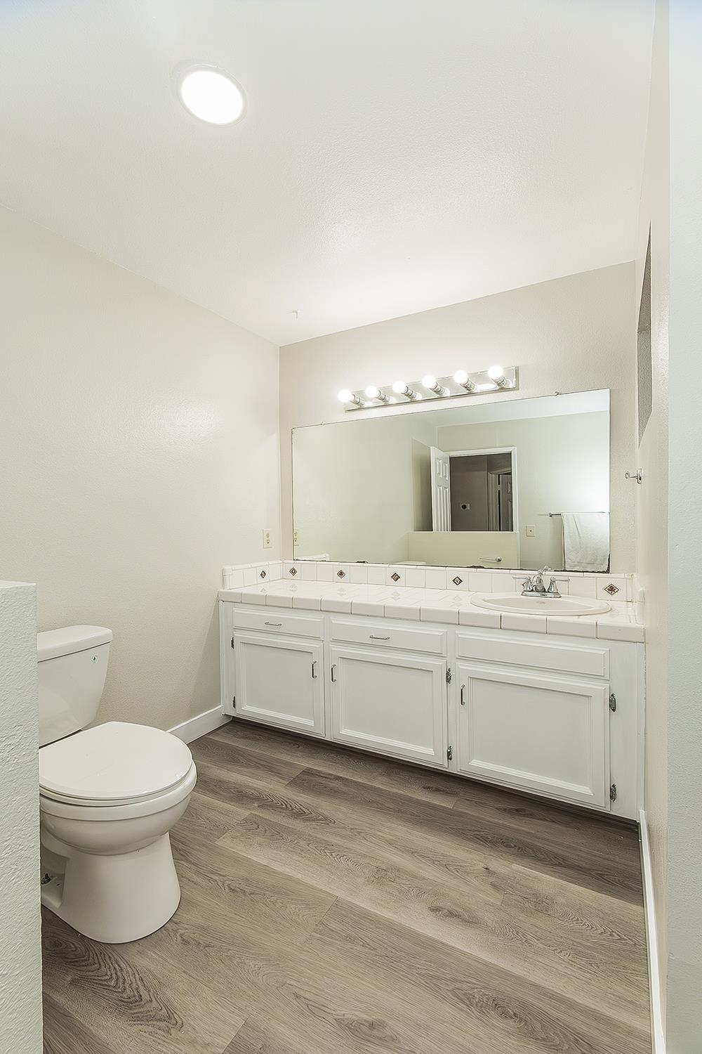 4727 E Alamos Ave #106A, Fresno, CA 93726