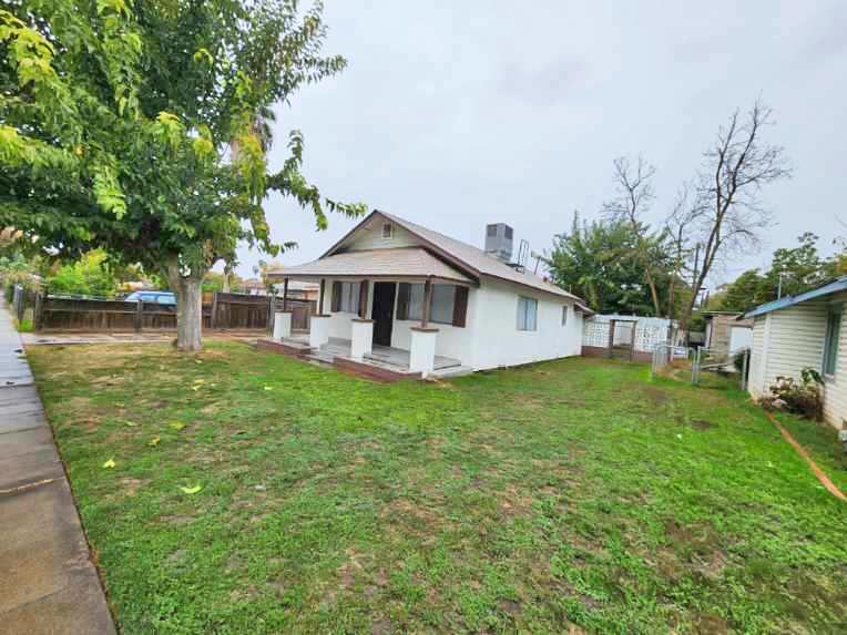 609 Monterey, Chowchilla, CA 93610