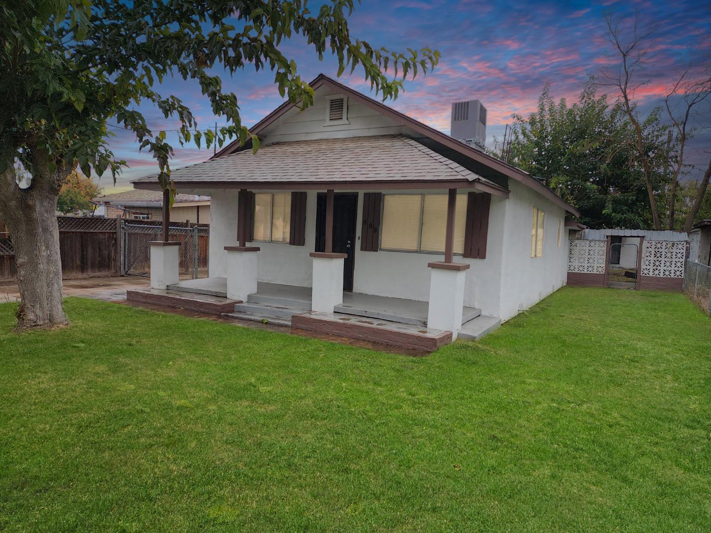 609 Monterey, Chowchilla, CA 93610