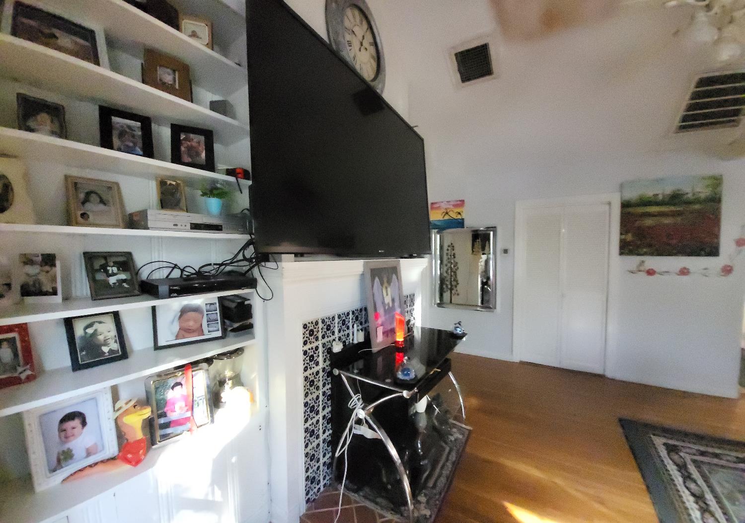 550 N Yosemite Ave, Fresno, CA 93728