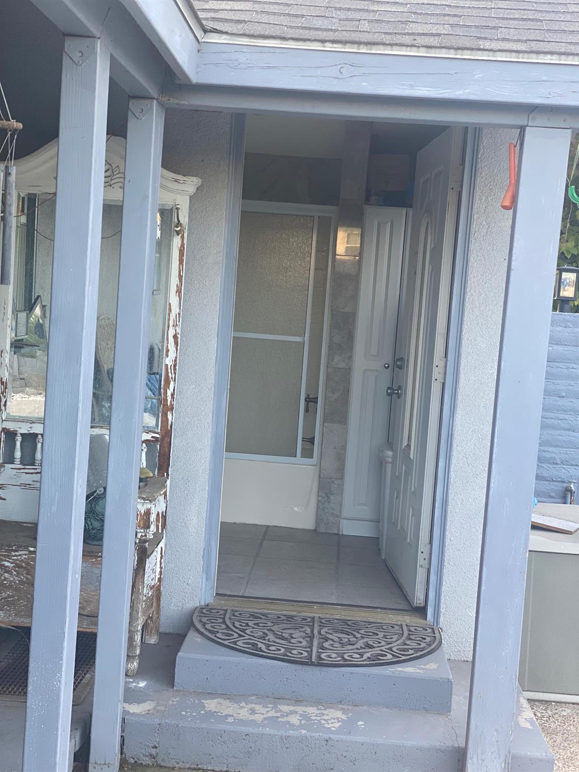 550 N Yosemite Ave, Fresno, CA 93728