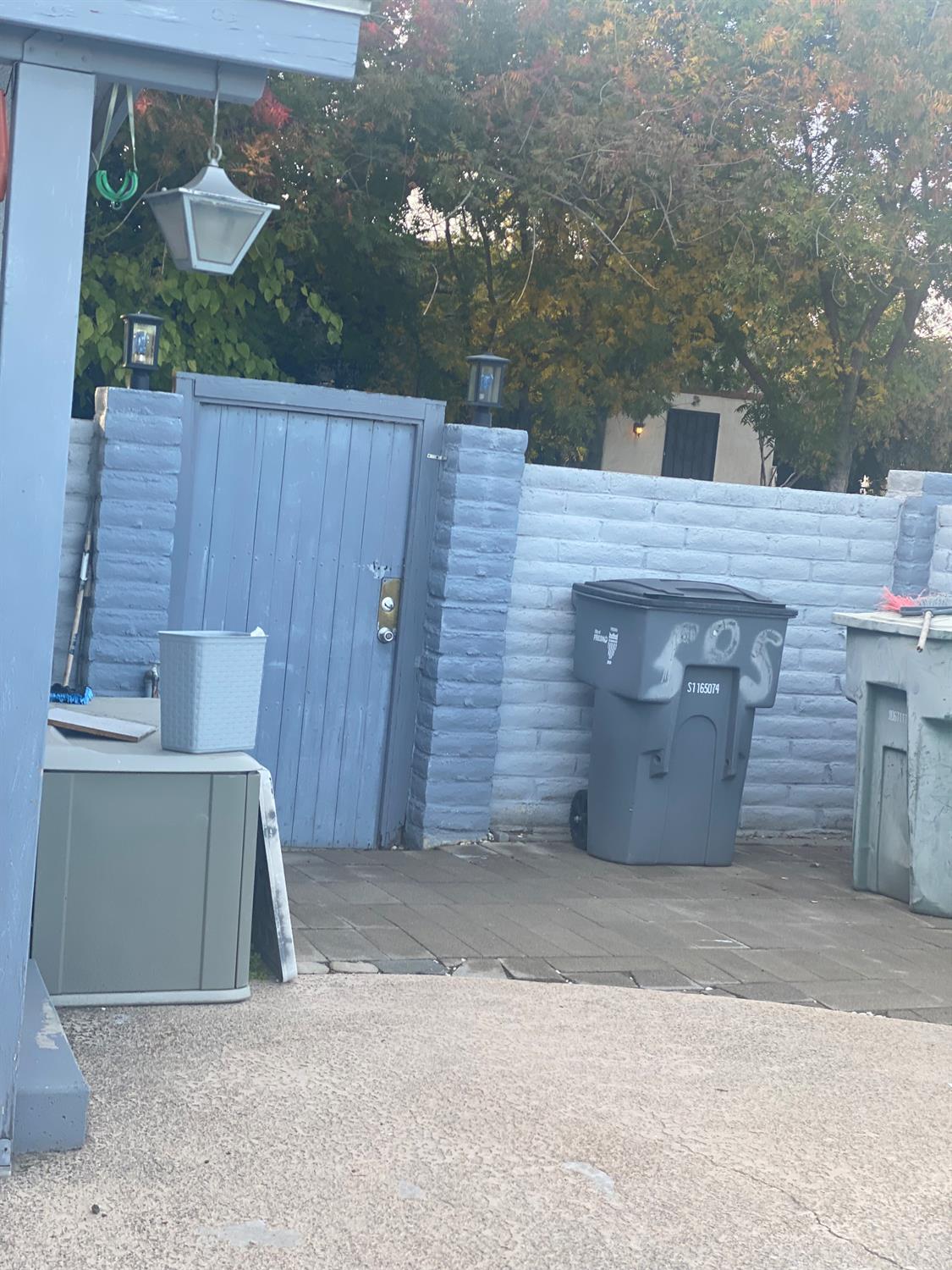 550 N Yosemite Ave, Fresno, CA 93728