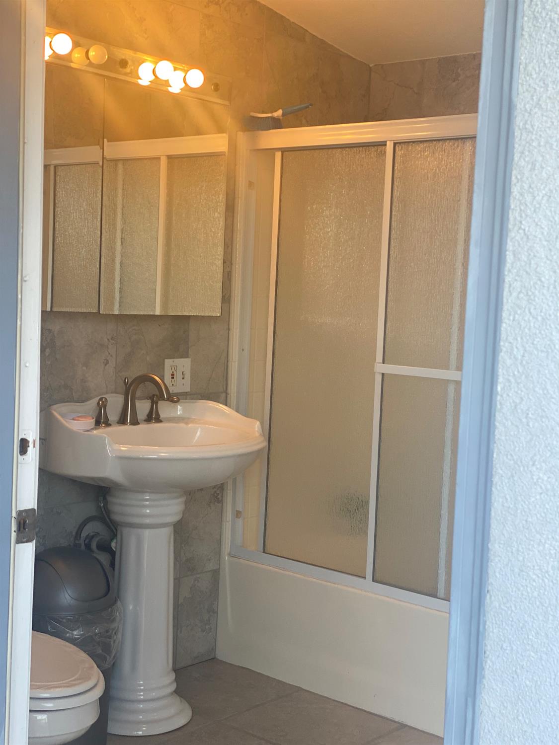 550 N Yosemite Ave, Fresno, CA 93728