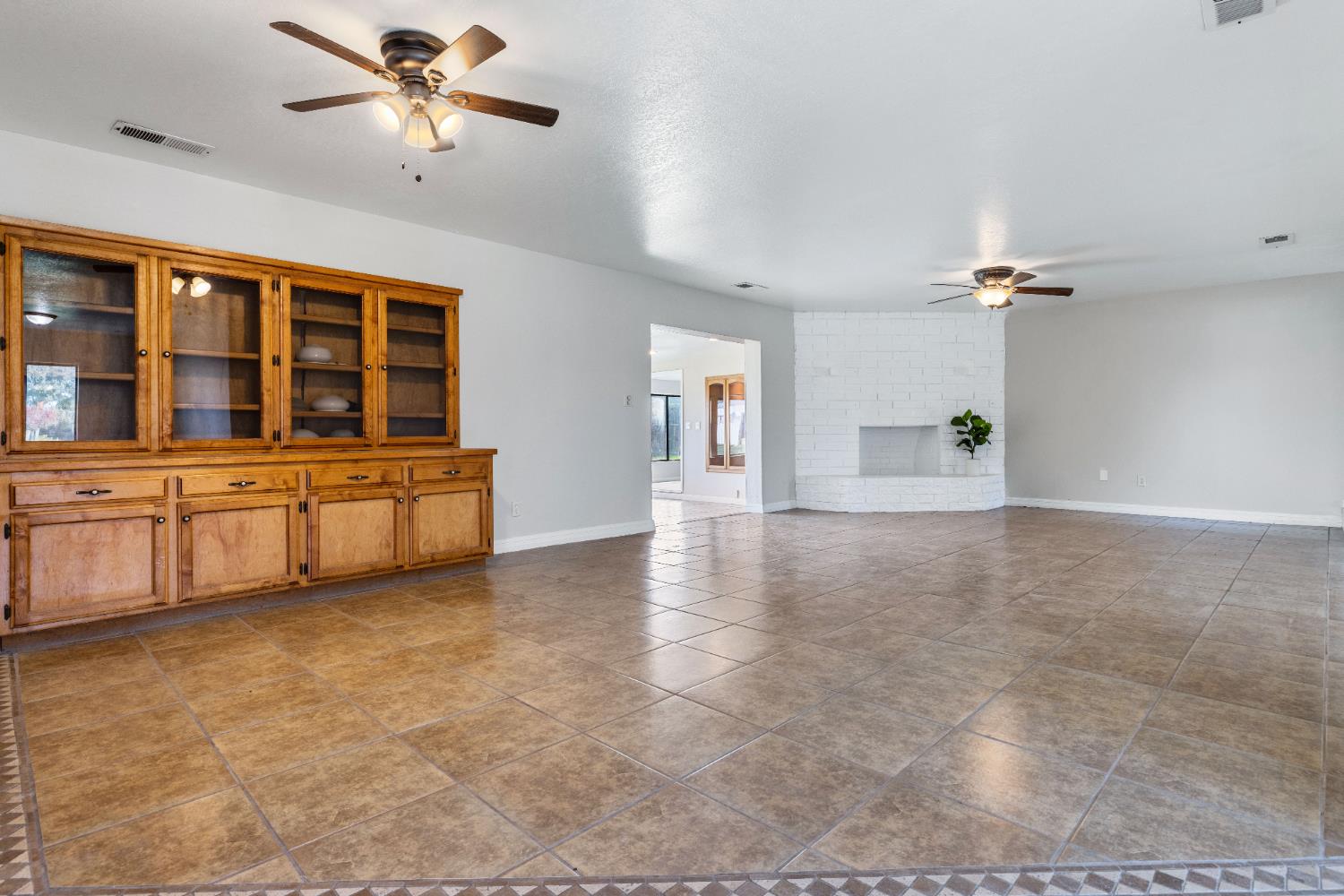 4666 N Zediker Ave, Sanger, CA 93657