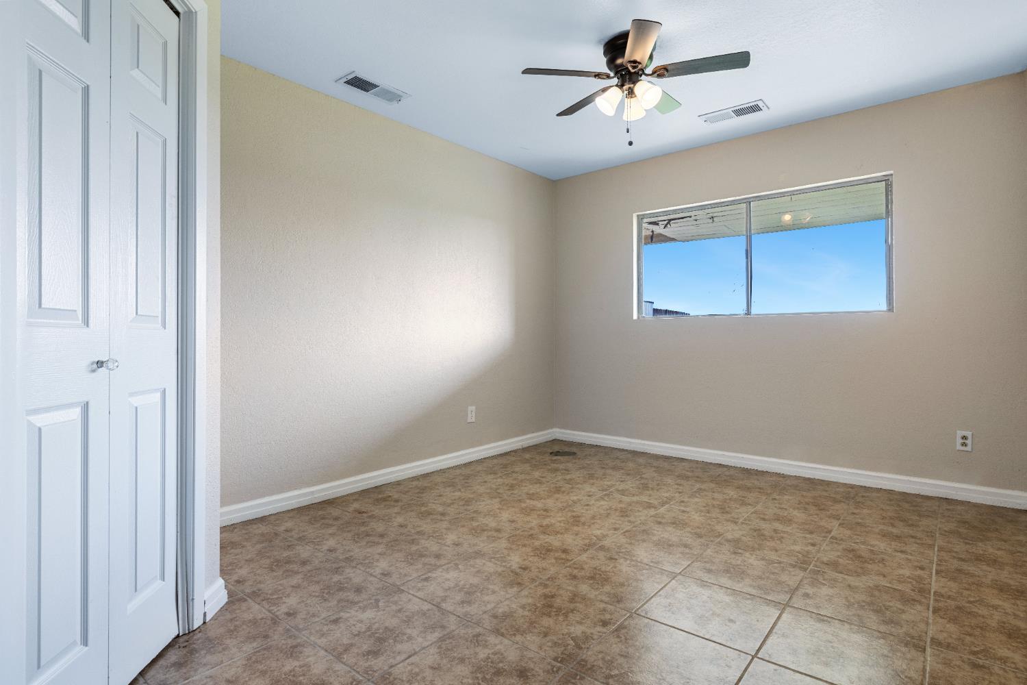 4666 N Zediker Ave, Sanger, CA 93657