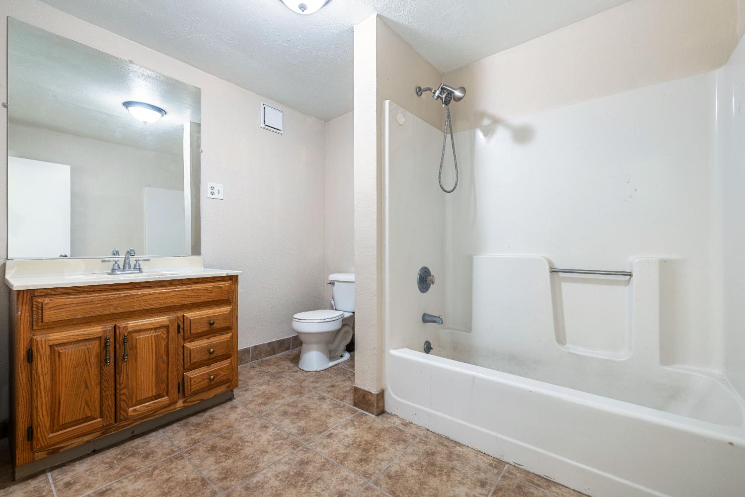 4666 N Zediker Ave, Sanger, CA 93657