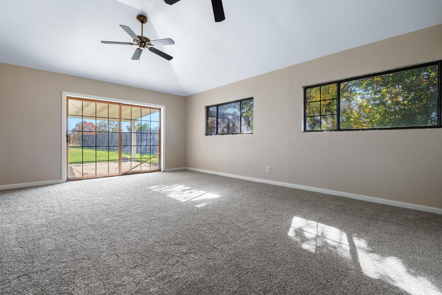 4666 N Zediker Ave, Sanger, CA 93657