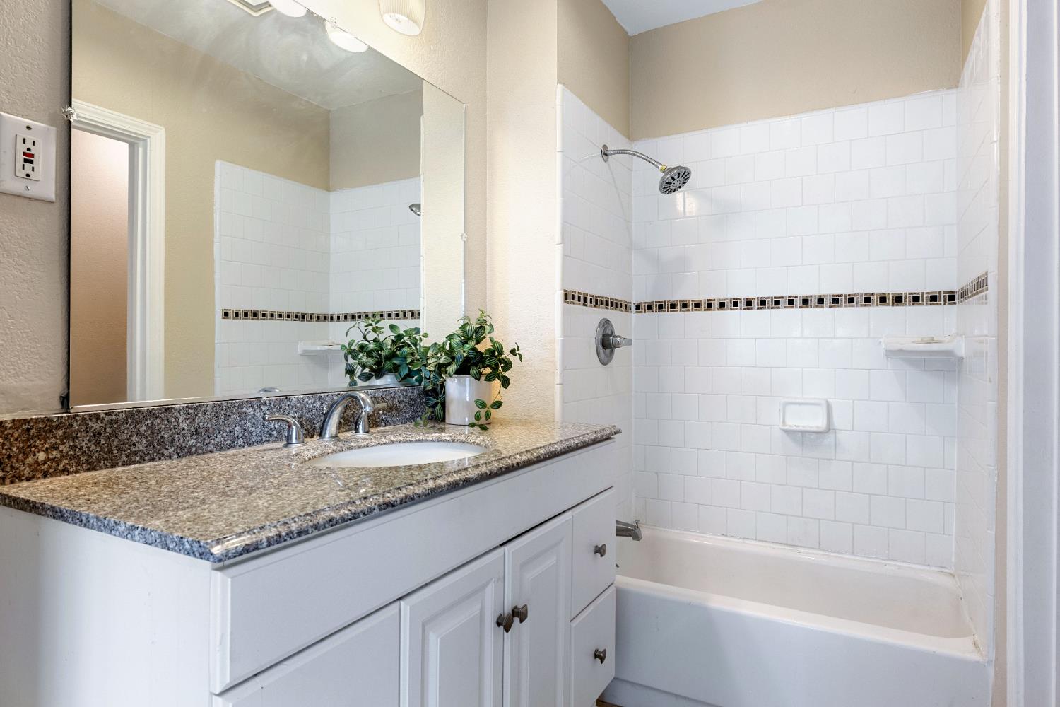 4666 N Zediker Ave, Sanger, CA 93657