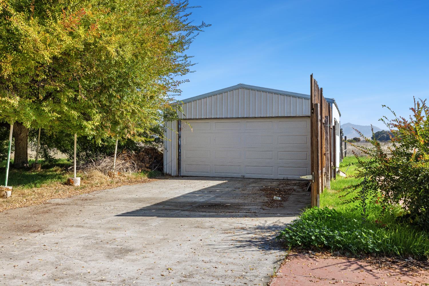 4666 N Zediker Ave, Sanger, CA 93657