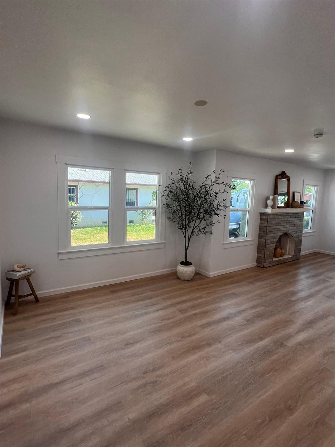 907 S 7Th St, Fresno, CA 93702