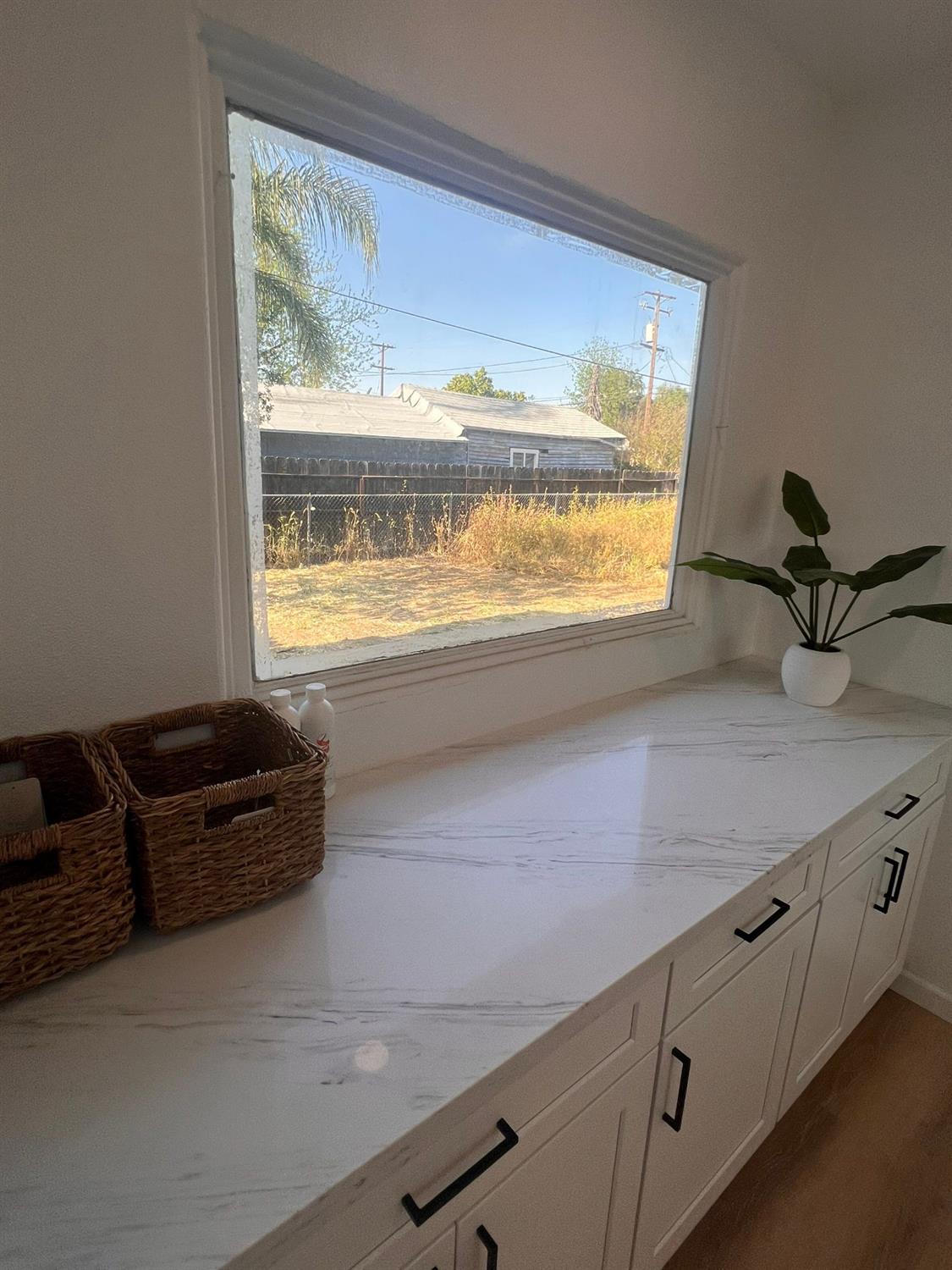 907 S 7Th St, Fresno, CA 93702