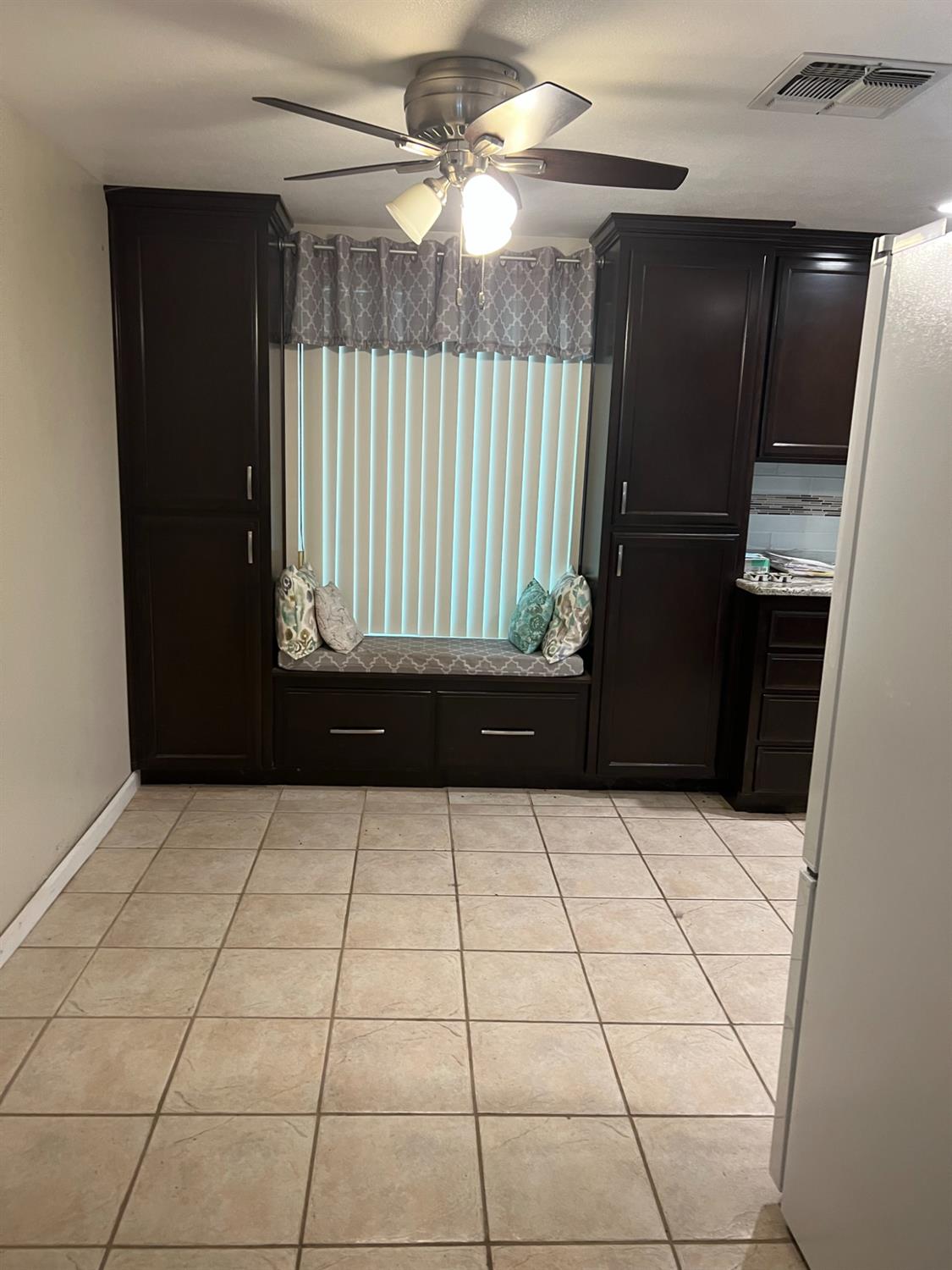 402 Mainberry Dr, Madera, CA 93637