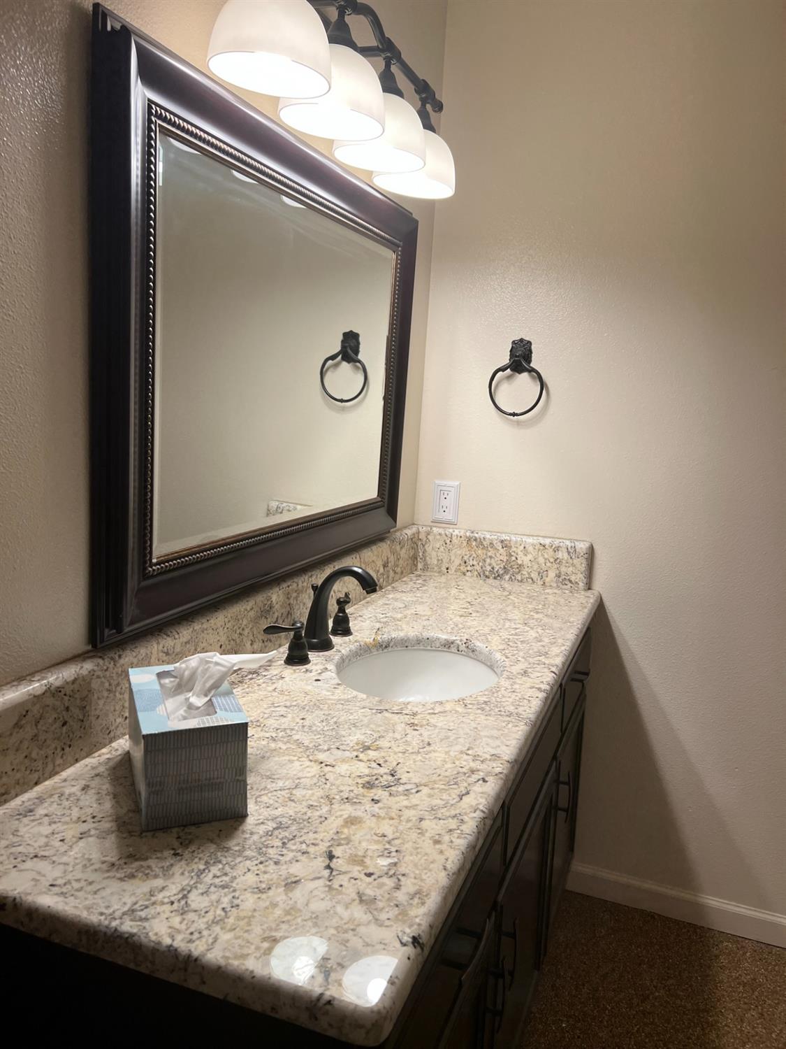 402 Mainberry Dr, Madera, CA 93637