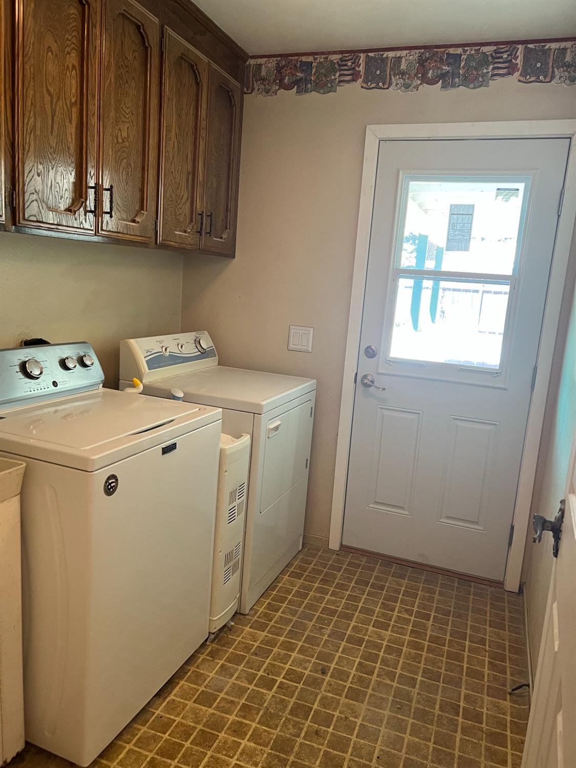 402 Mainberry Dr, Madera, CA 93637