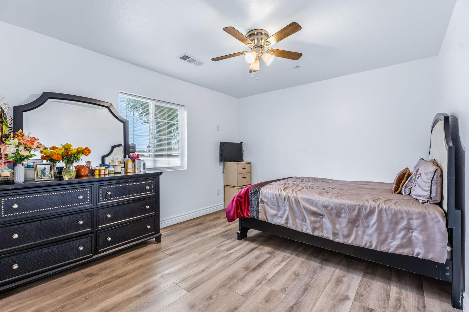 325 W Lorena Ave, Fresno, CA 93706