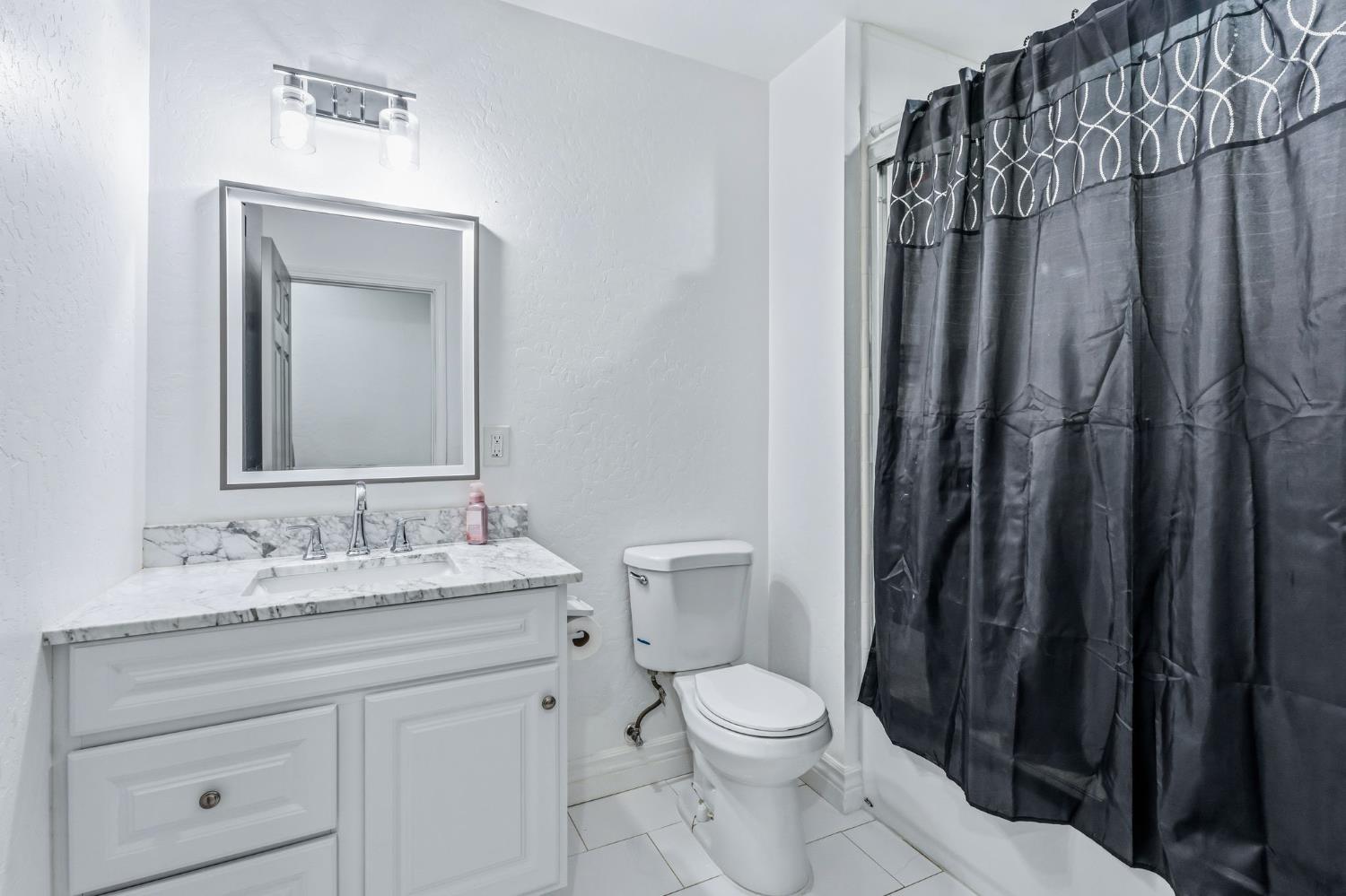 325 W Lorena Ave, Fresno, CA 93706