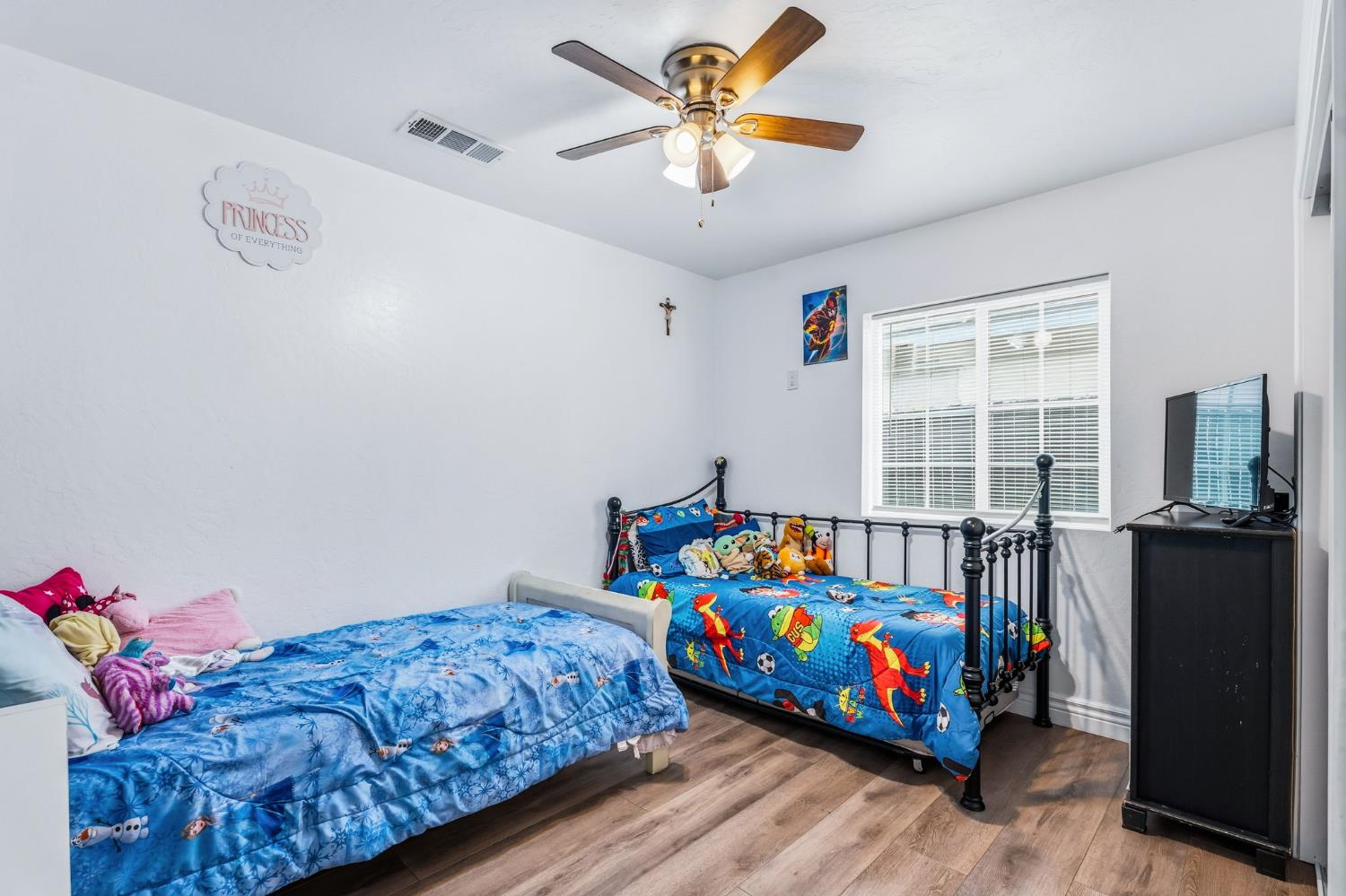 325 W Lorena Ave, Fresno, CA 93706