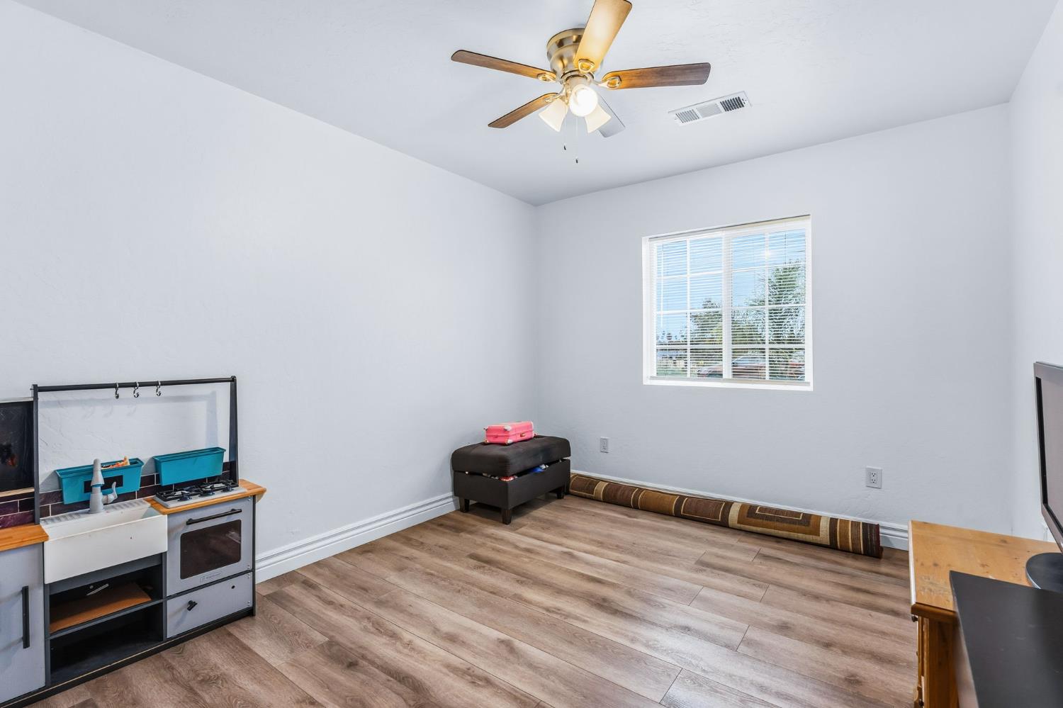 325 W Lorena Ave, Fresno, CA 93706