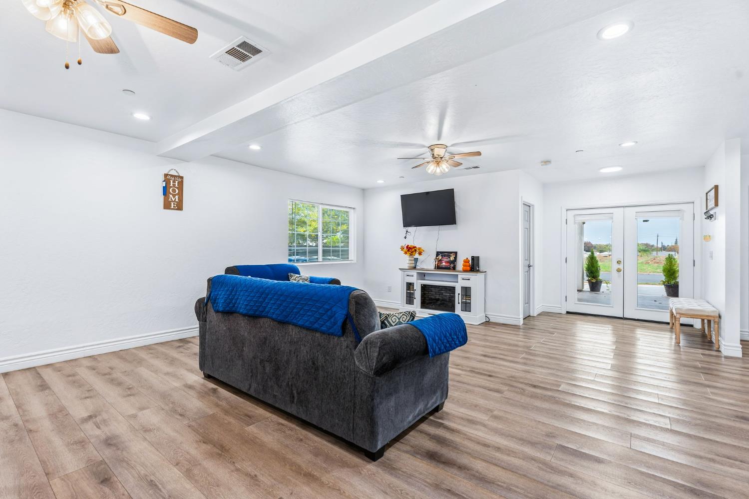 325 W Lorena Ave, Fresno, CA 93706