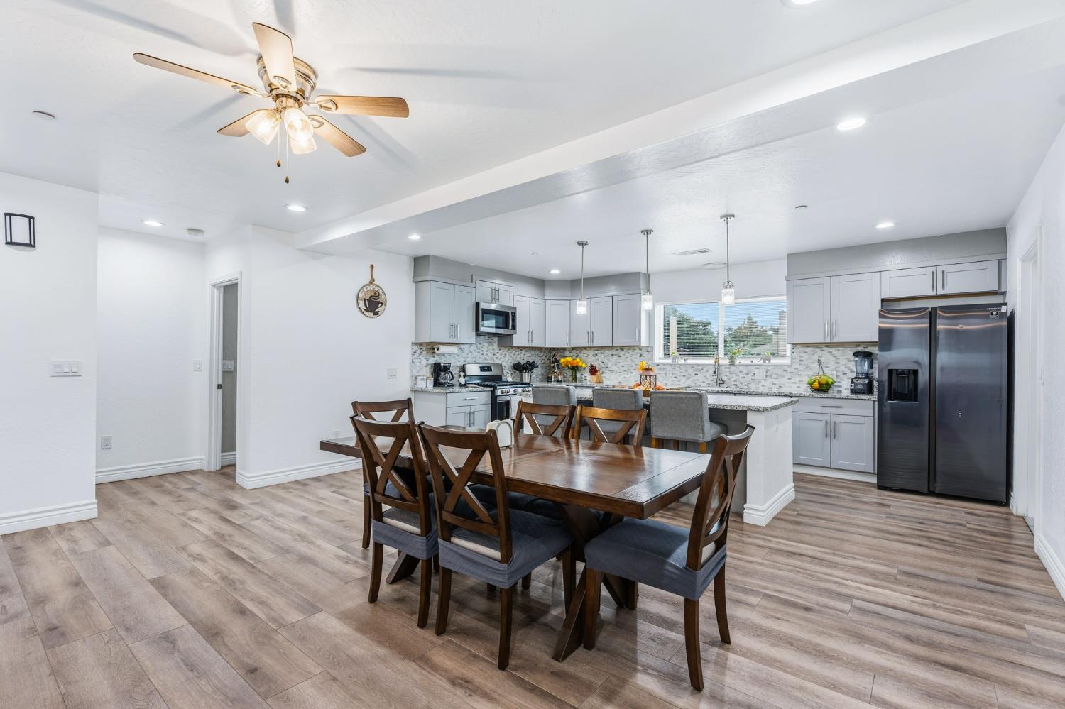 325 W Lorena Ave, Fresno, CA 93706