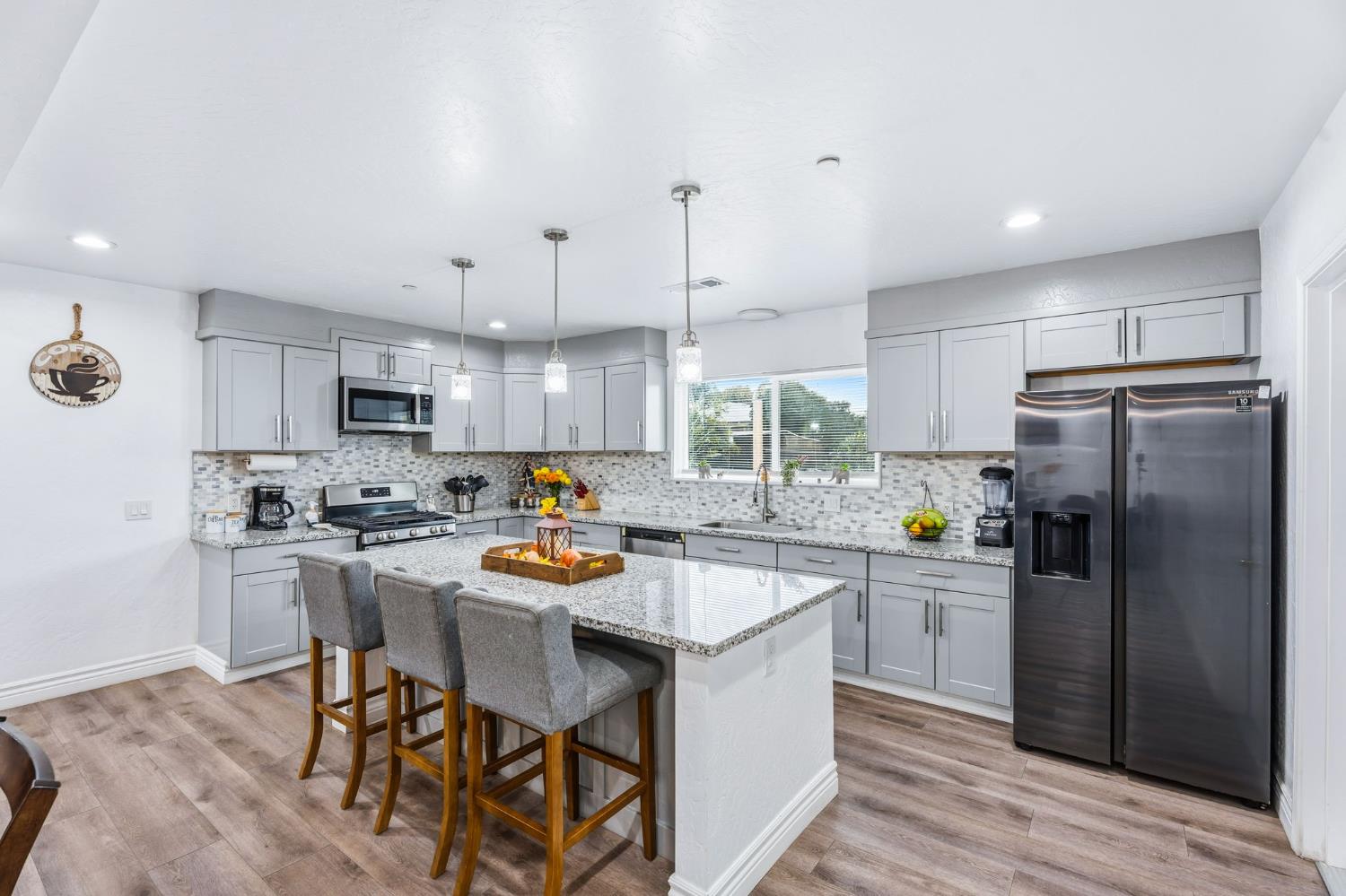 325 W Lorena Ave, Fresno, CA 93706