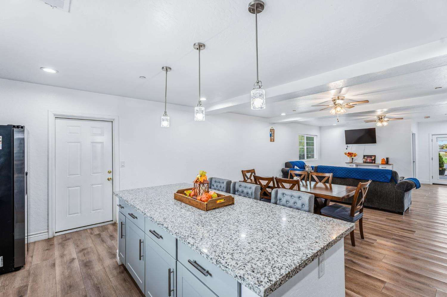 325 W Lorena Ave, Fresno, CA 93706