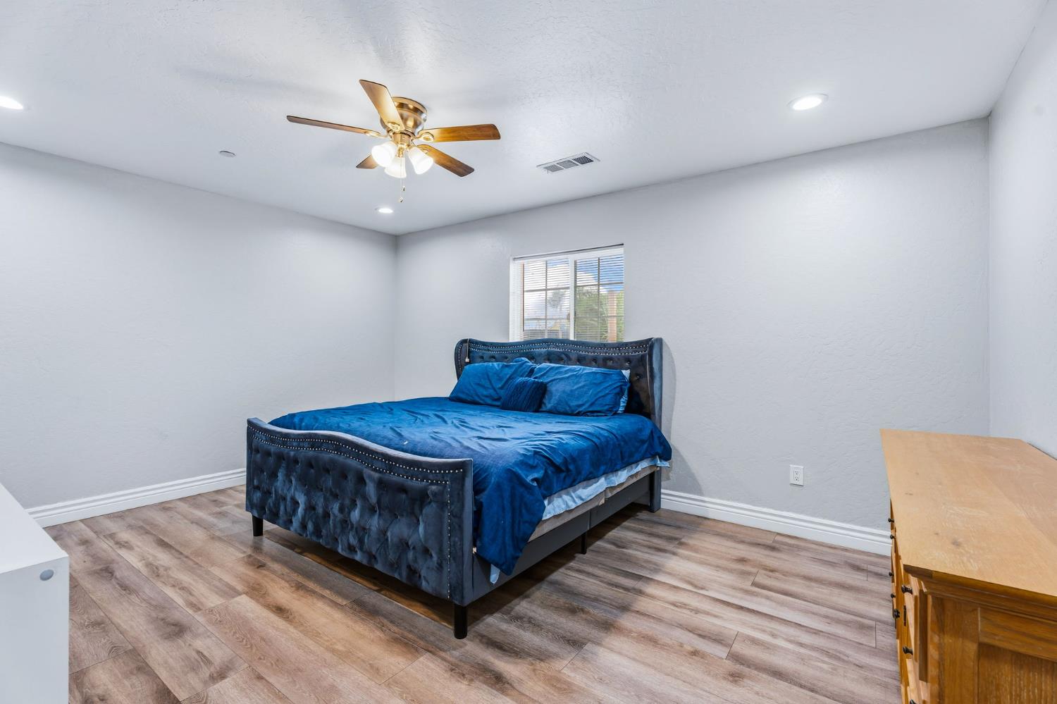 325 W Lorena Ave, Fresno, CA 93706