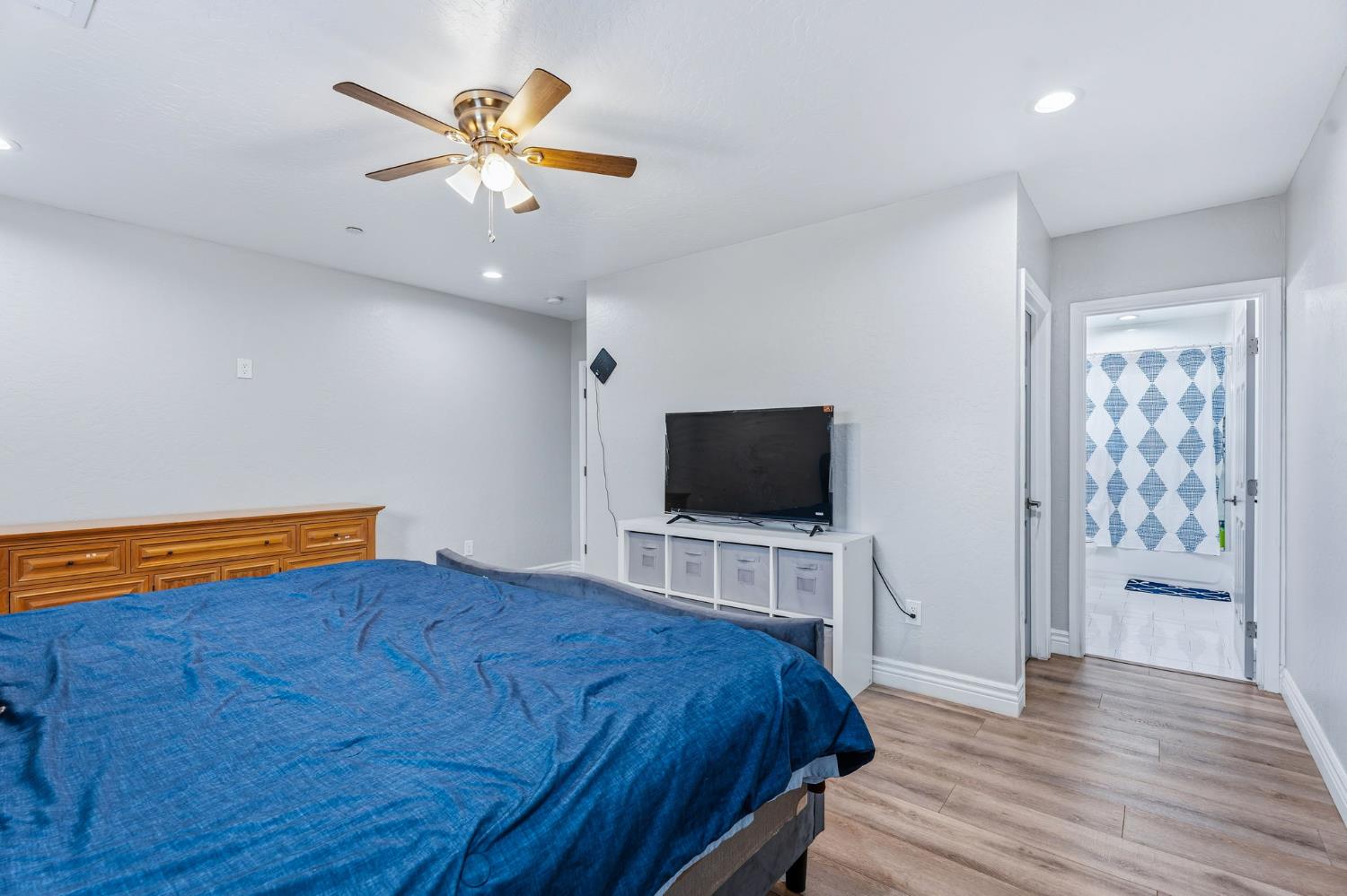 325 W Lorena Ave, Fresno, CA 93706