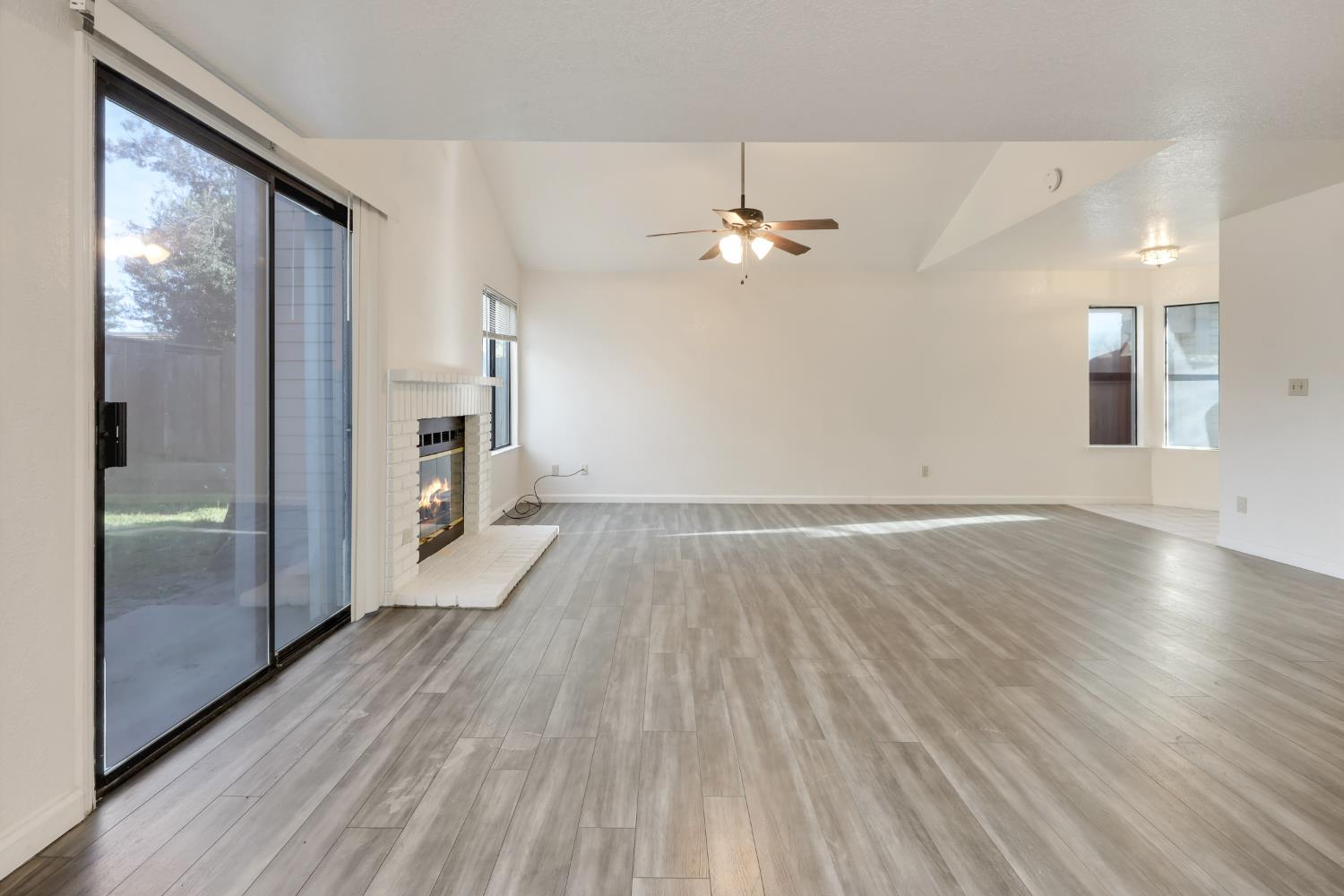 503 E Alluvial Ave #102, Fresno, CA 93720