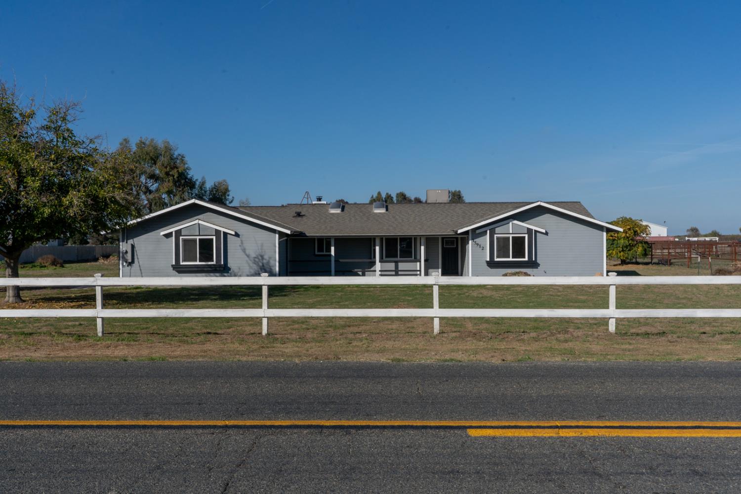 15912 Idaho Ave, Lemoore, CA 93245