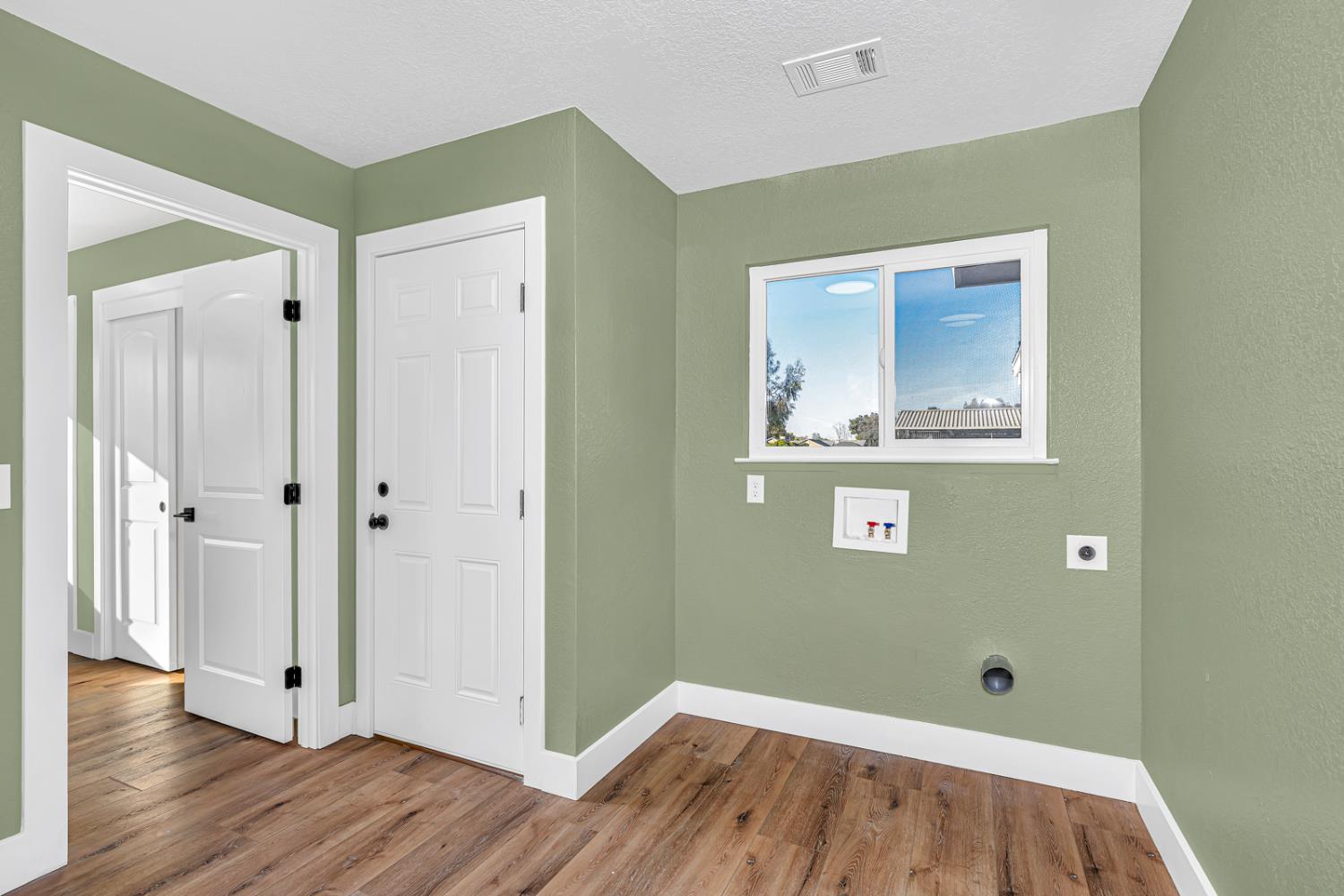 15912 Idaho Ave, Lemoore, CA 93245