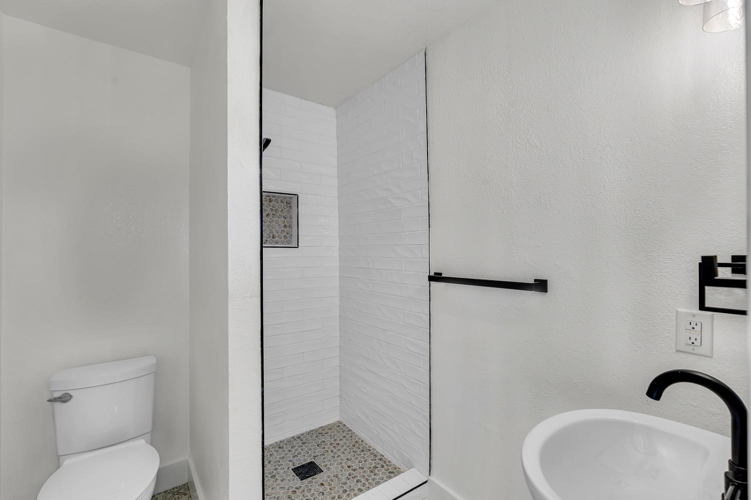 15912 Idaho Ave, Lemoore, CA 93245