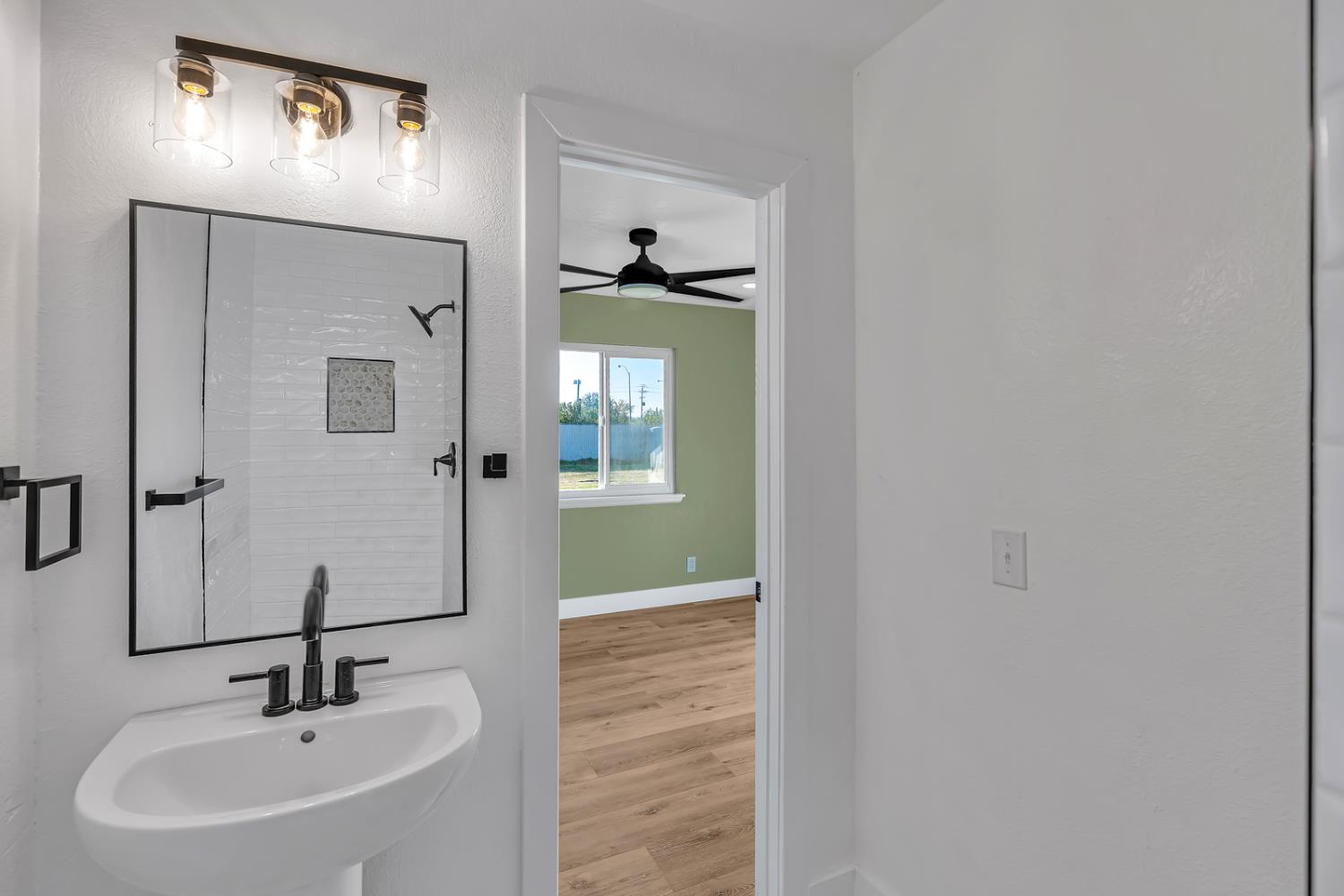 15912 Idaho Ave, Lemoore, CA 93245