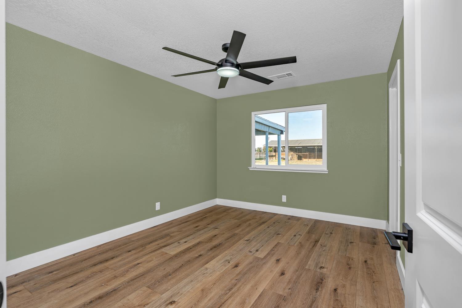 15912 Idaho Ave, Lemoore, CA 93245