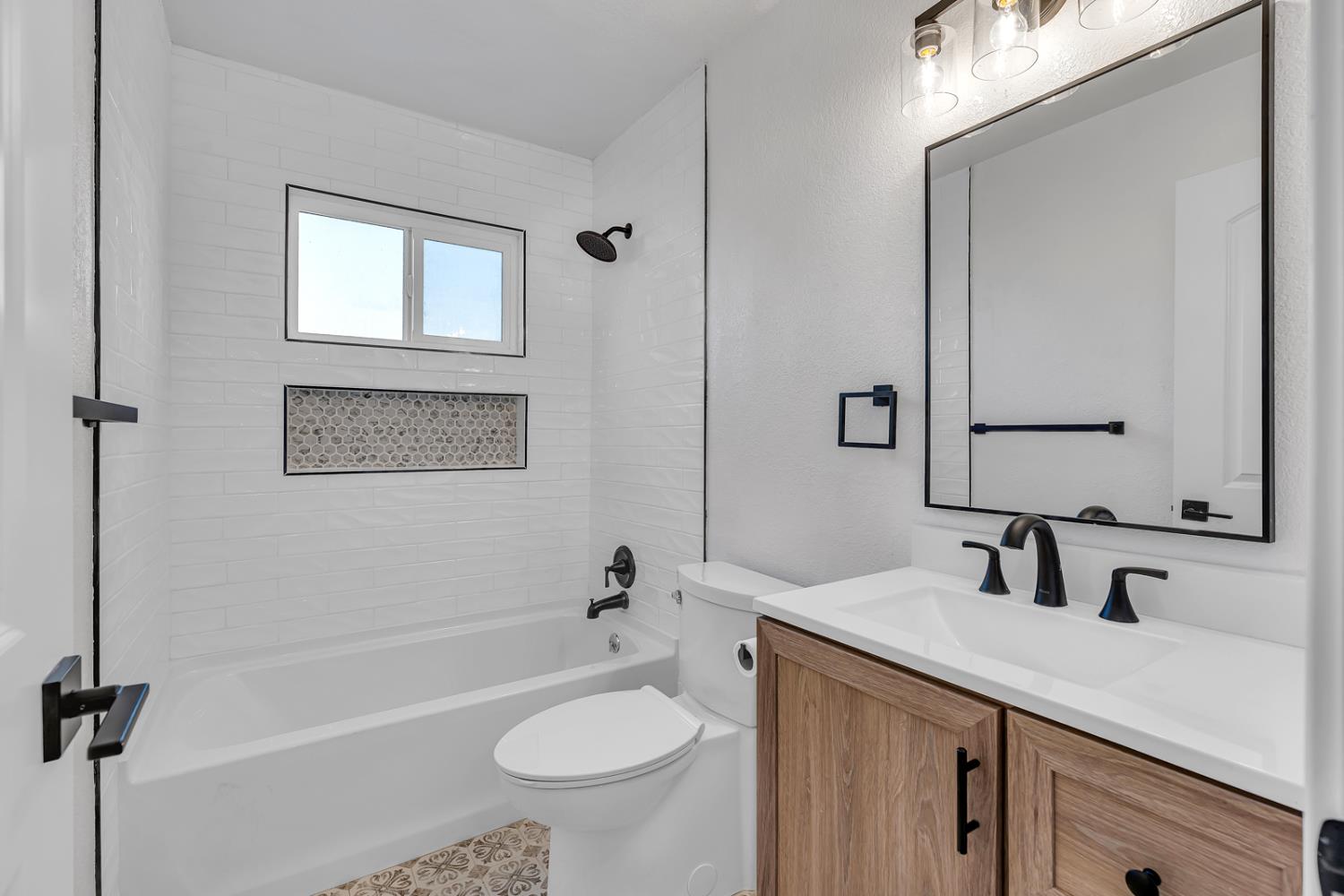 15912 Idaho Ave, Lemoore, CA 93245