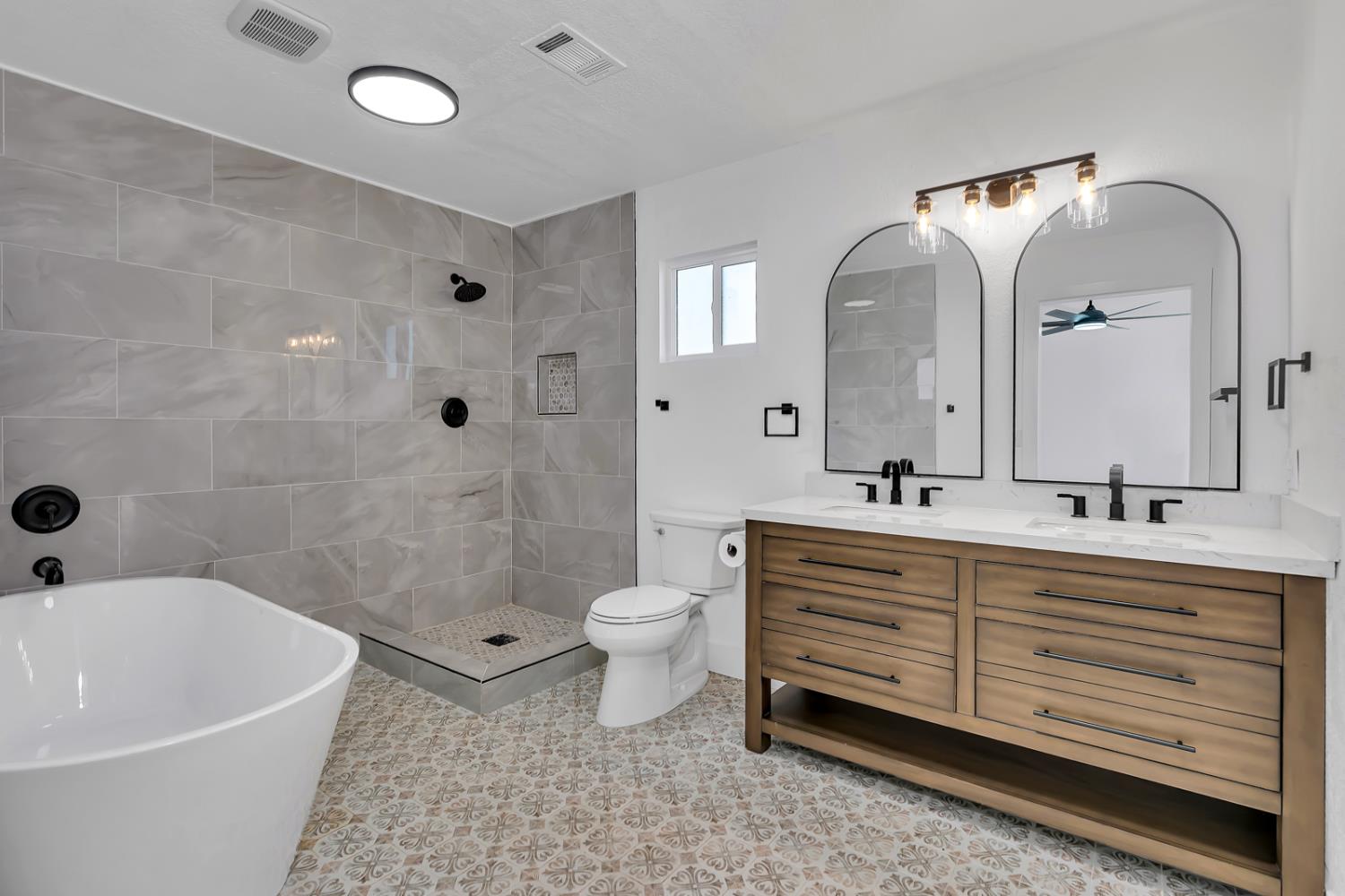 15912 Idaho Ave, Lemoore, CA 93245