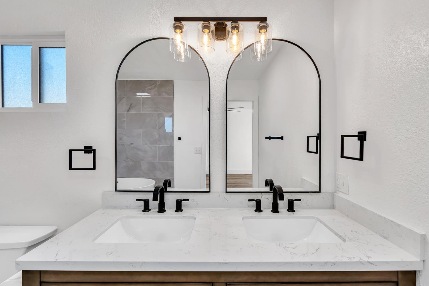 15912 Idaho Ave, Lemoore, CA 93245