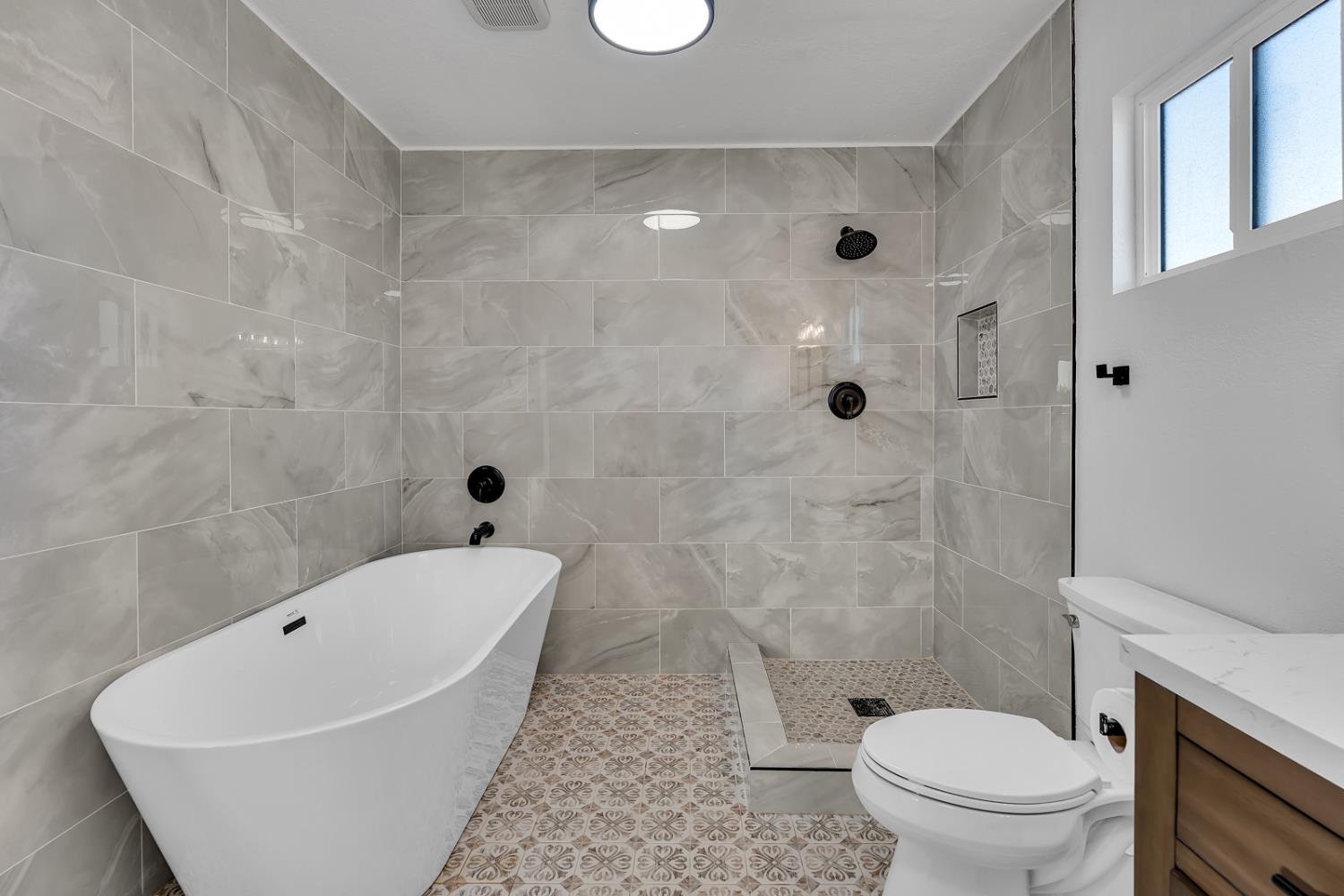 15912 Idaho Ave, Lemoore, CA 93245