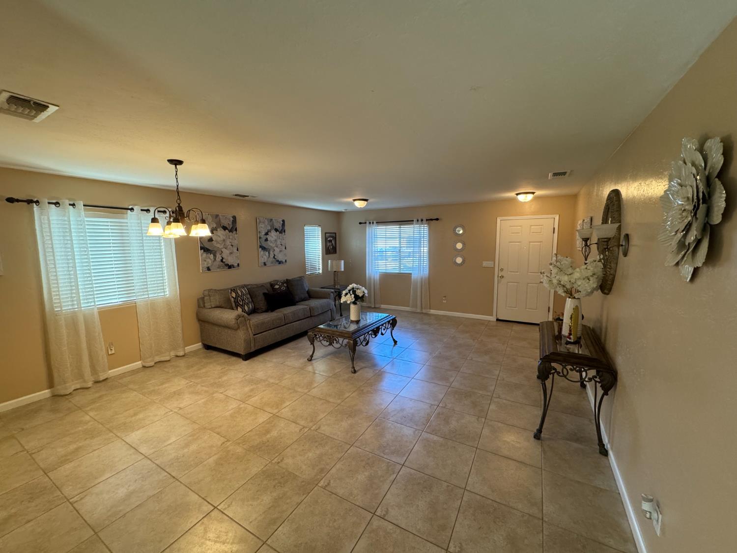 6349 E Braly Ave, Fresno, CA 93727