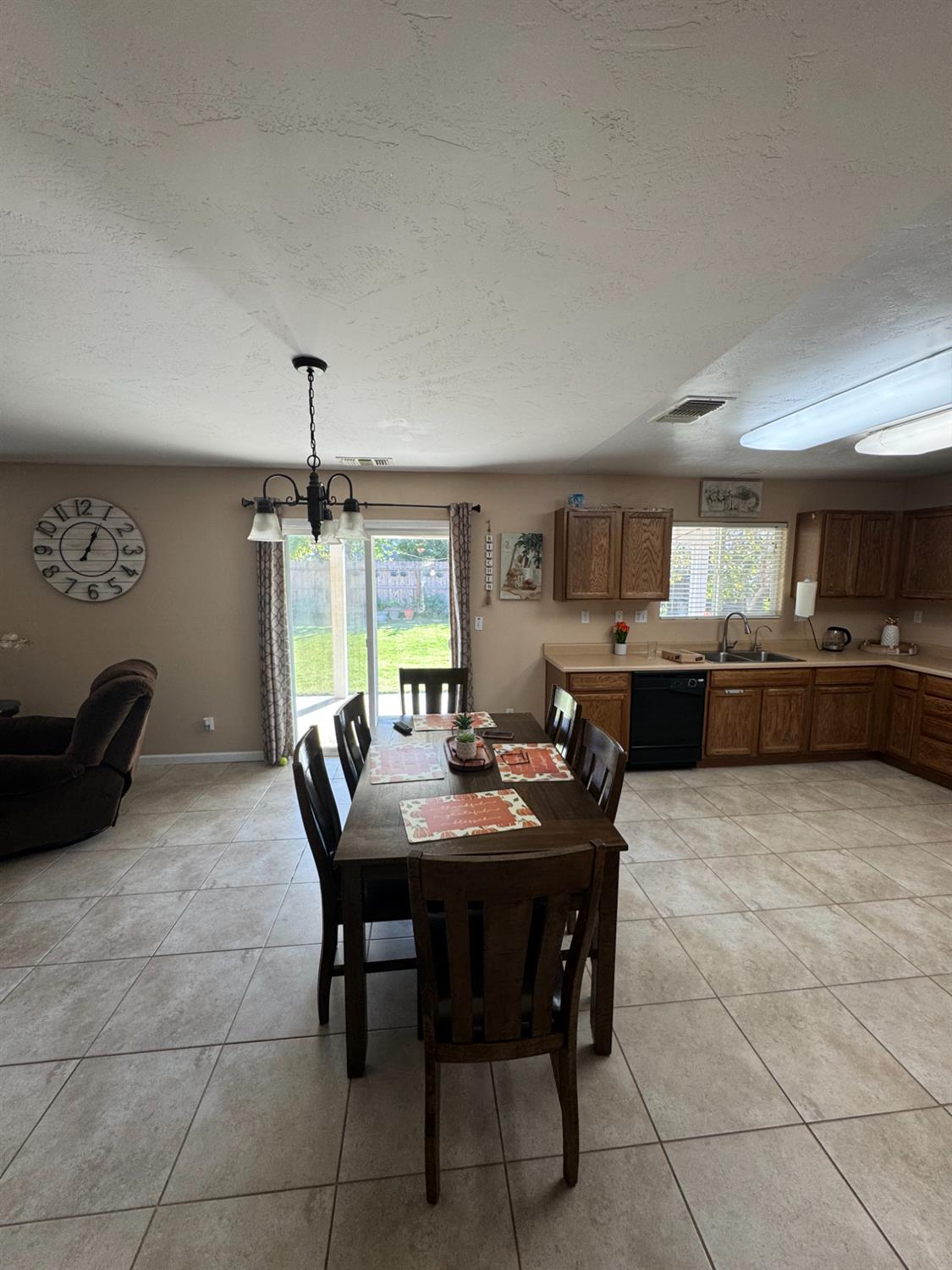 6349 E Braly Ave, Fresno, CA 93727