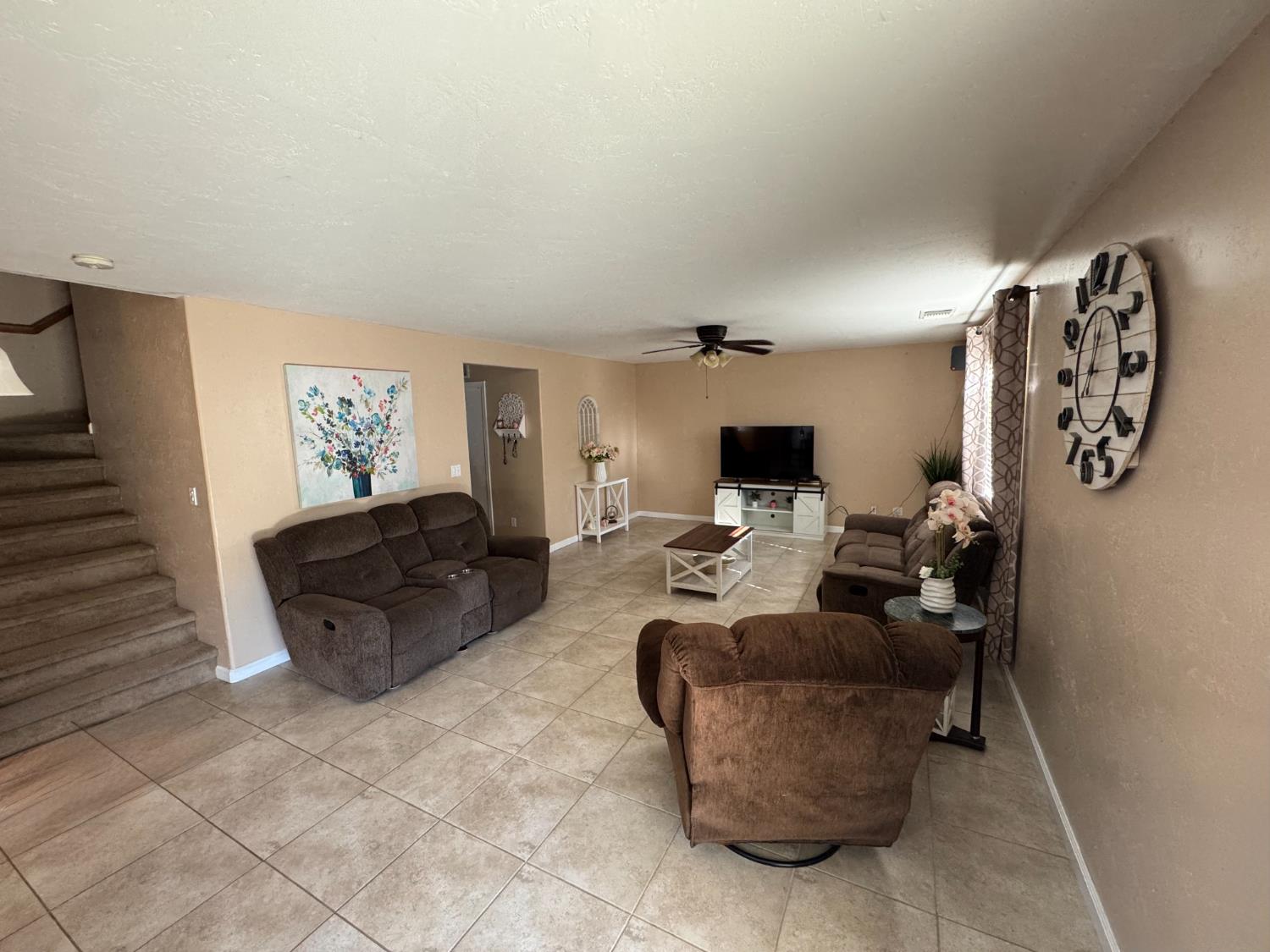 6349 E Braly Ave, Fresno, CA 93727