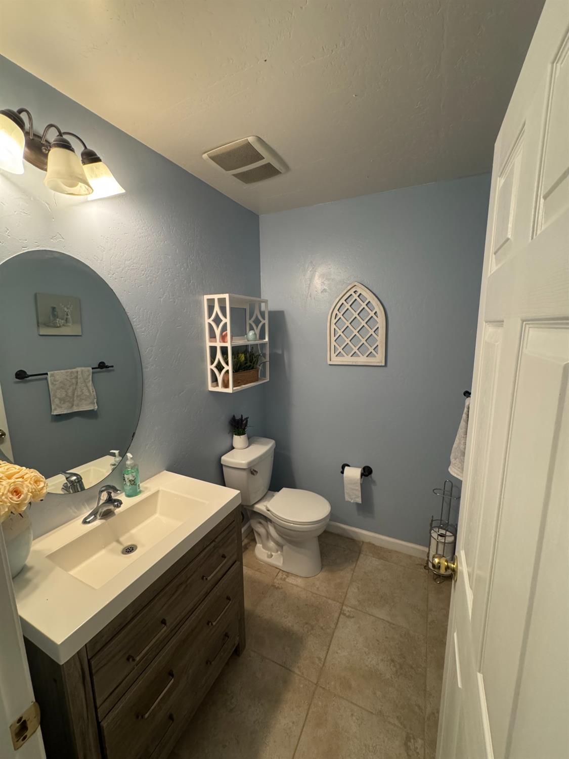 6349 E Braly Ave, Fresno, CA 93727