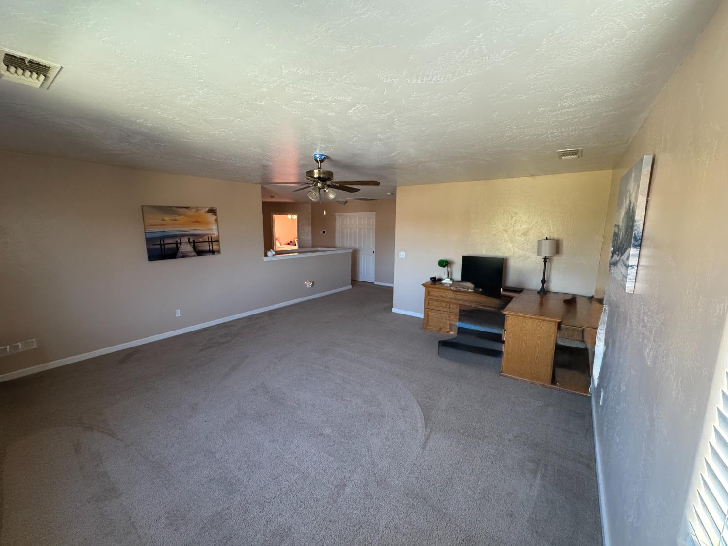 6349 E Braly Ave, Fresno, CA 93727