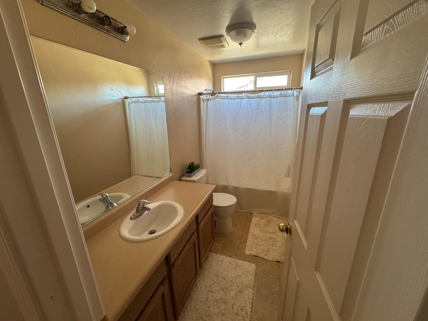 6349 E Braly Ave, Fresno, CA 93727