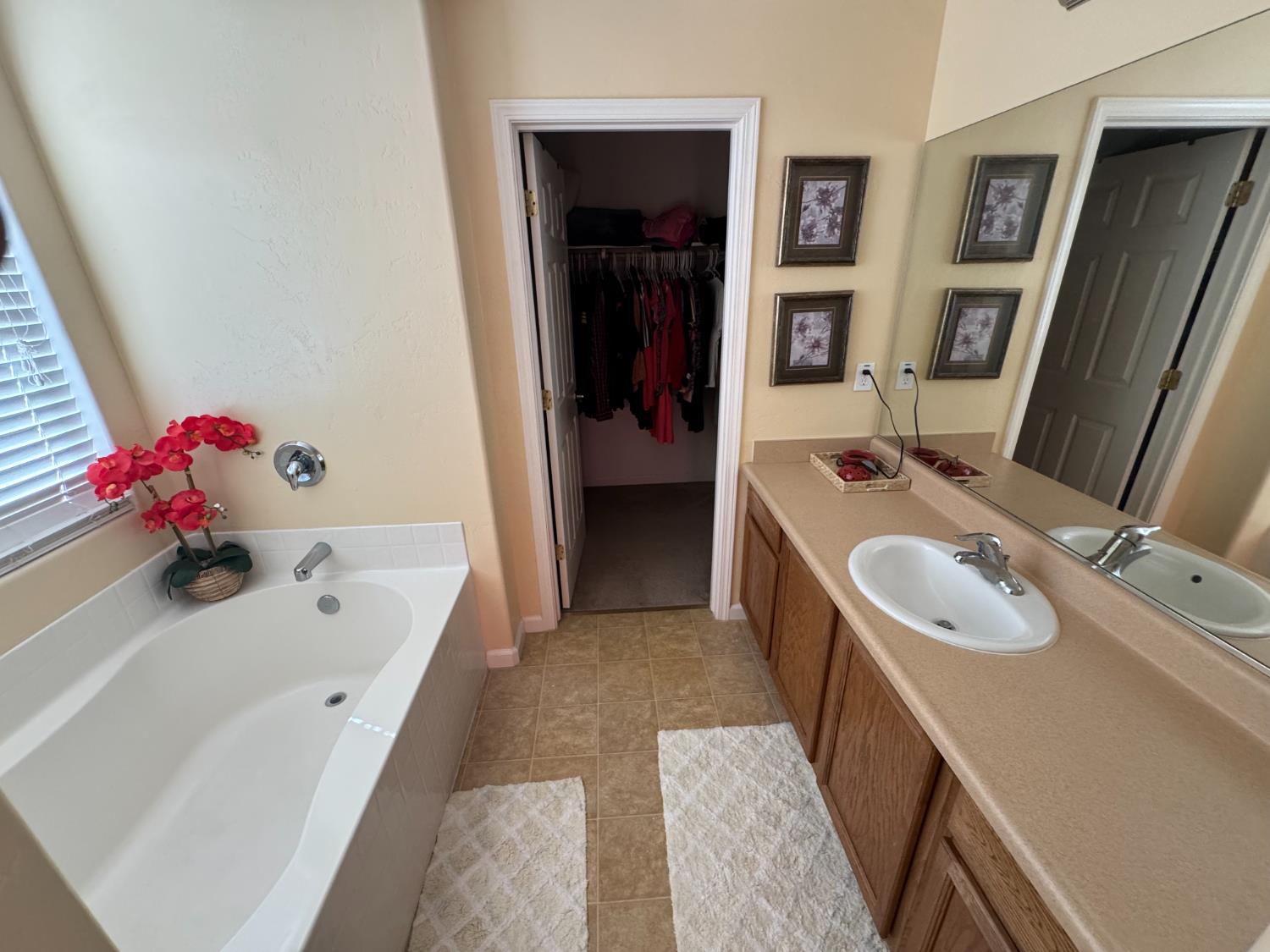 6349 E Braly Ave, Fresno, CA 93727