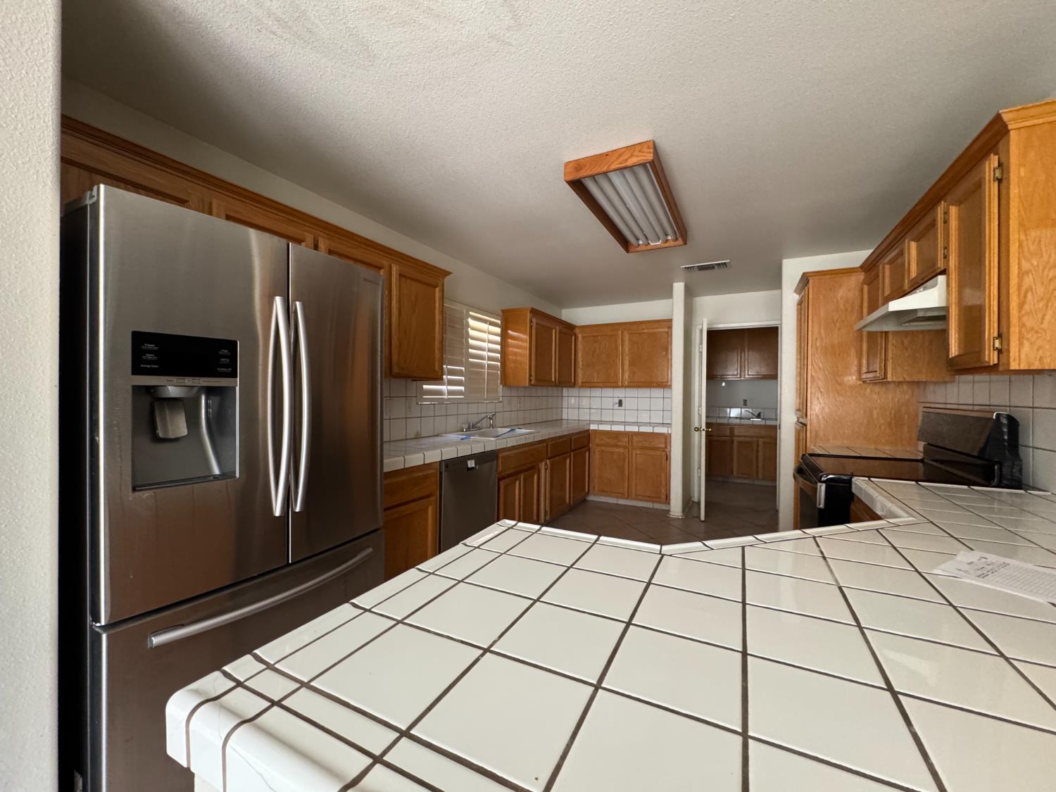 285 Claremont Ave, Sanger, CA 93657