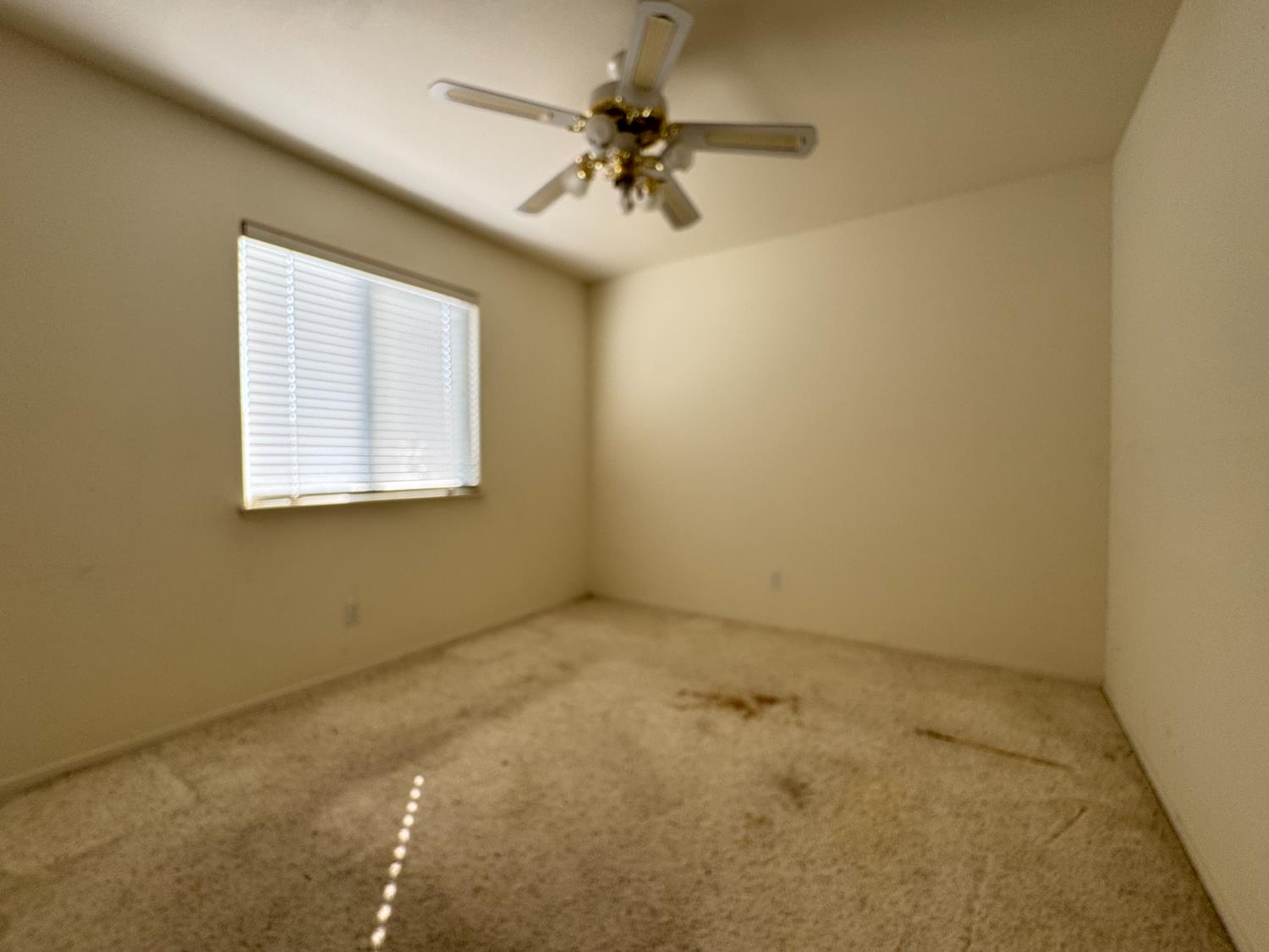 285 Claremont Ave, Sanger, CA 93657